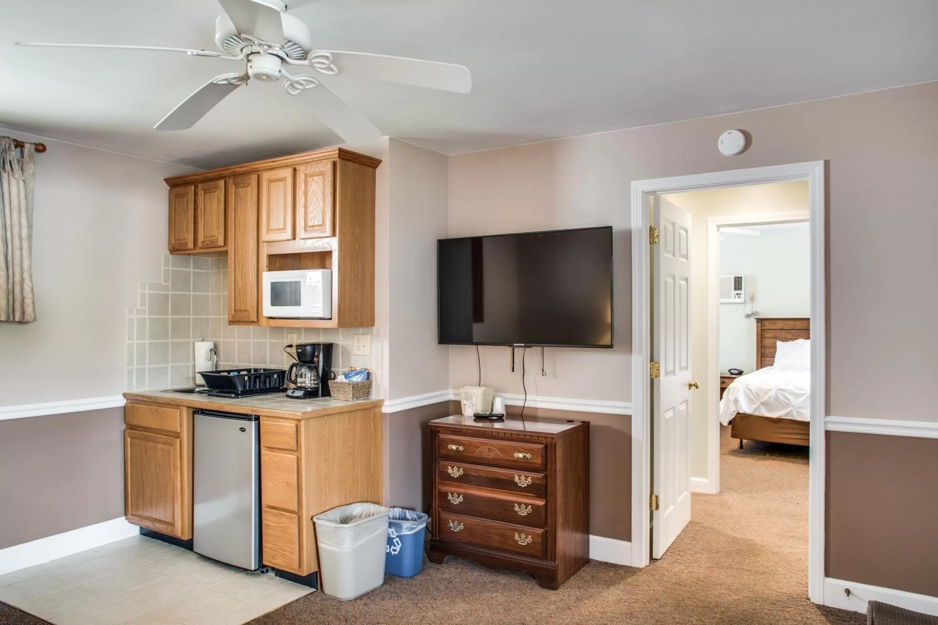 Bed in Boxwood Lodge Blowing Rock near Boone-University