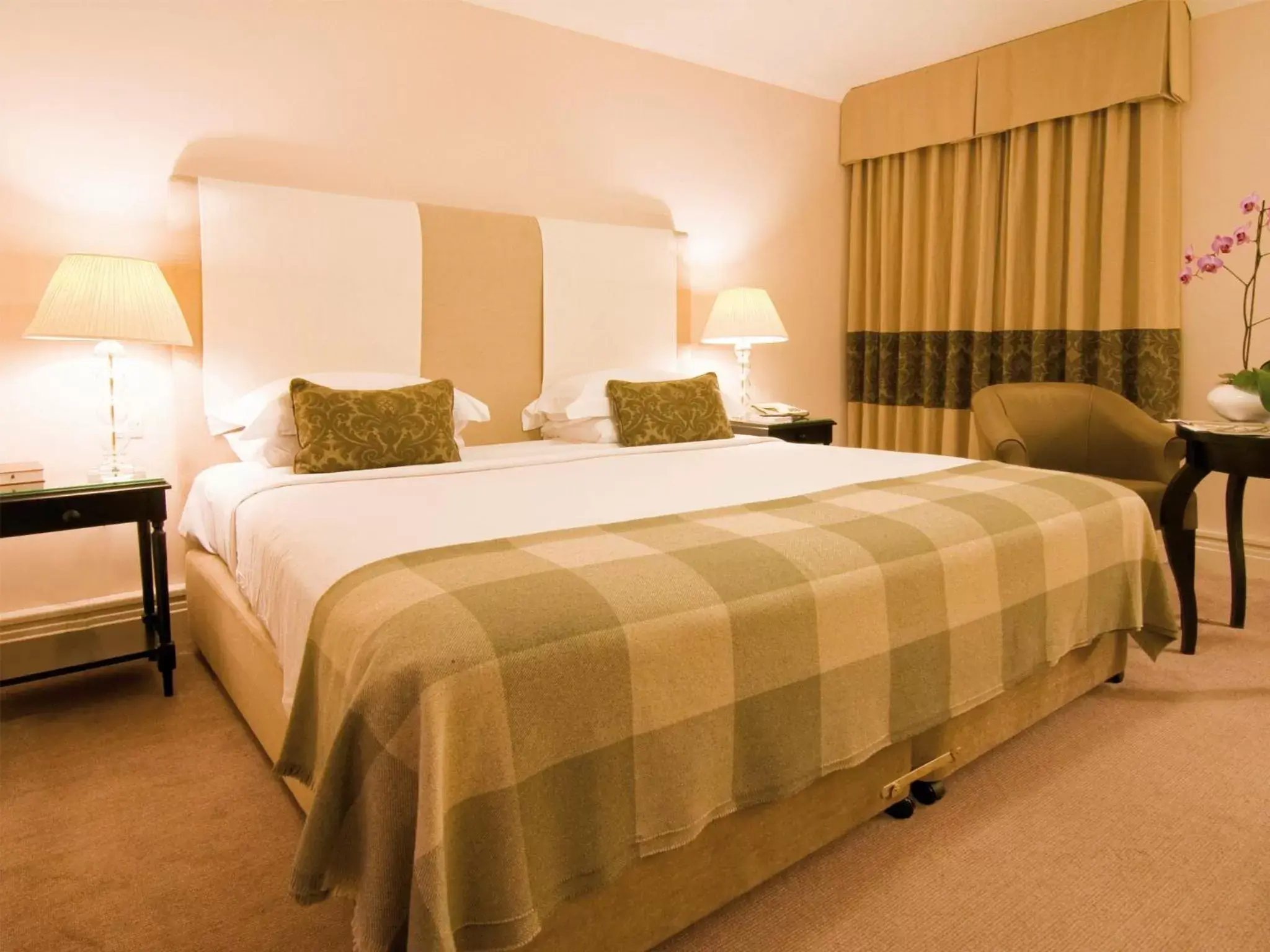 Bedroom, Bed in Macdonald Botley Park Hotel & Spa