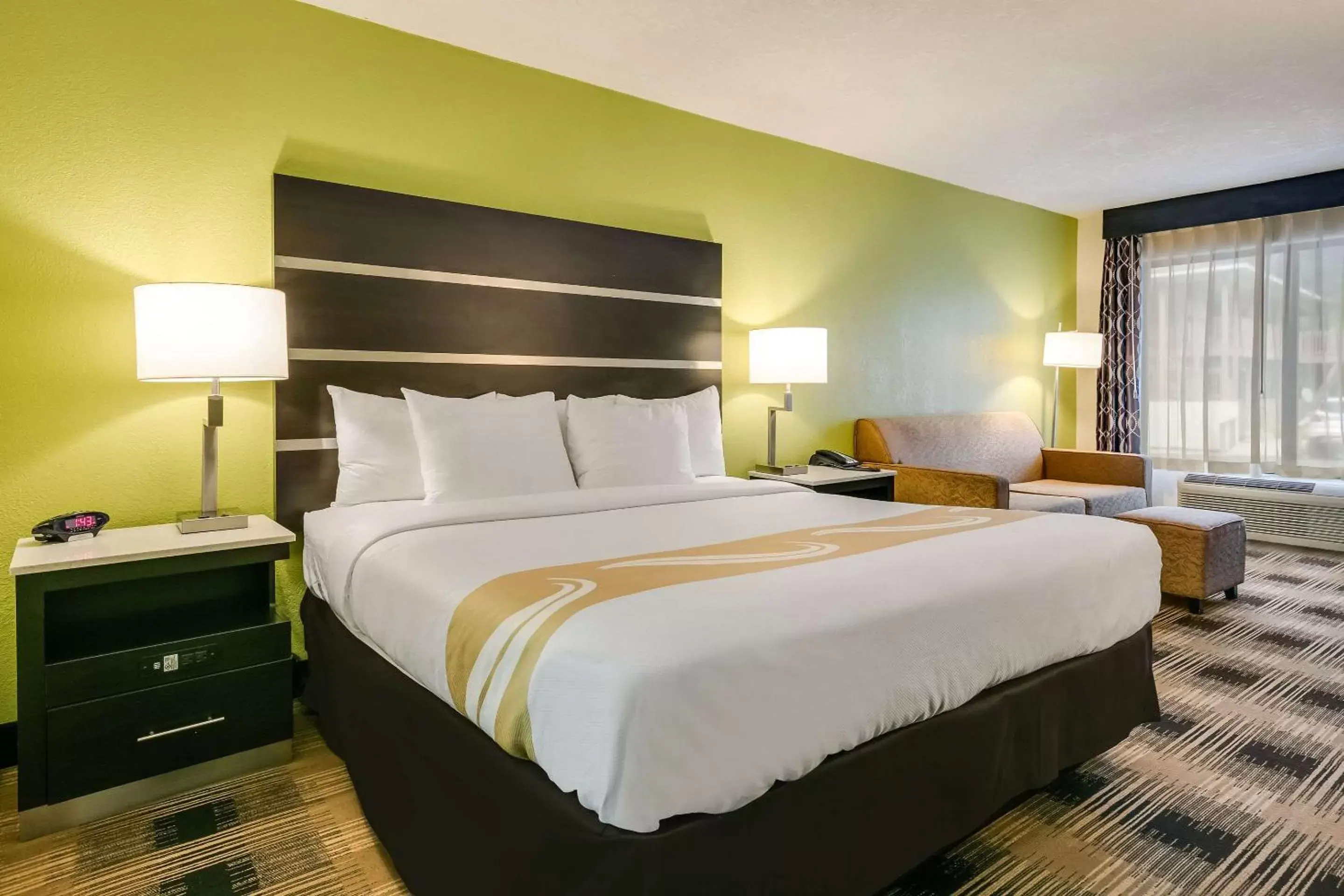 Bedroom, Bed in Quality Inn & Suites Mount Chalet