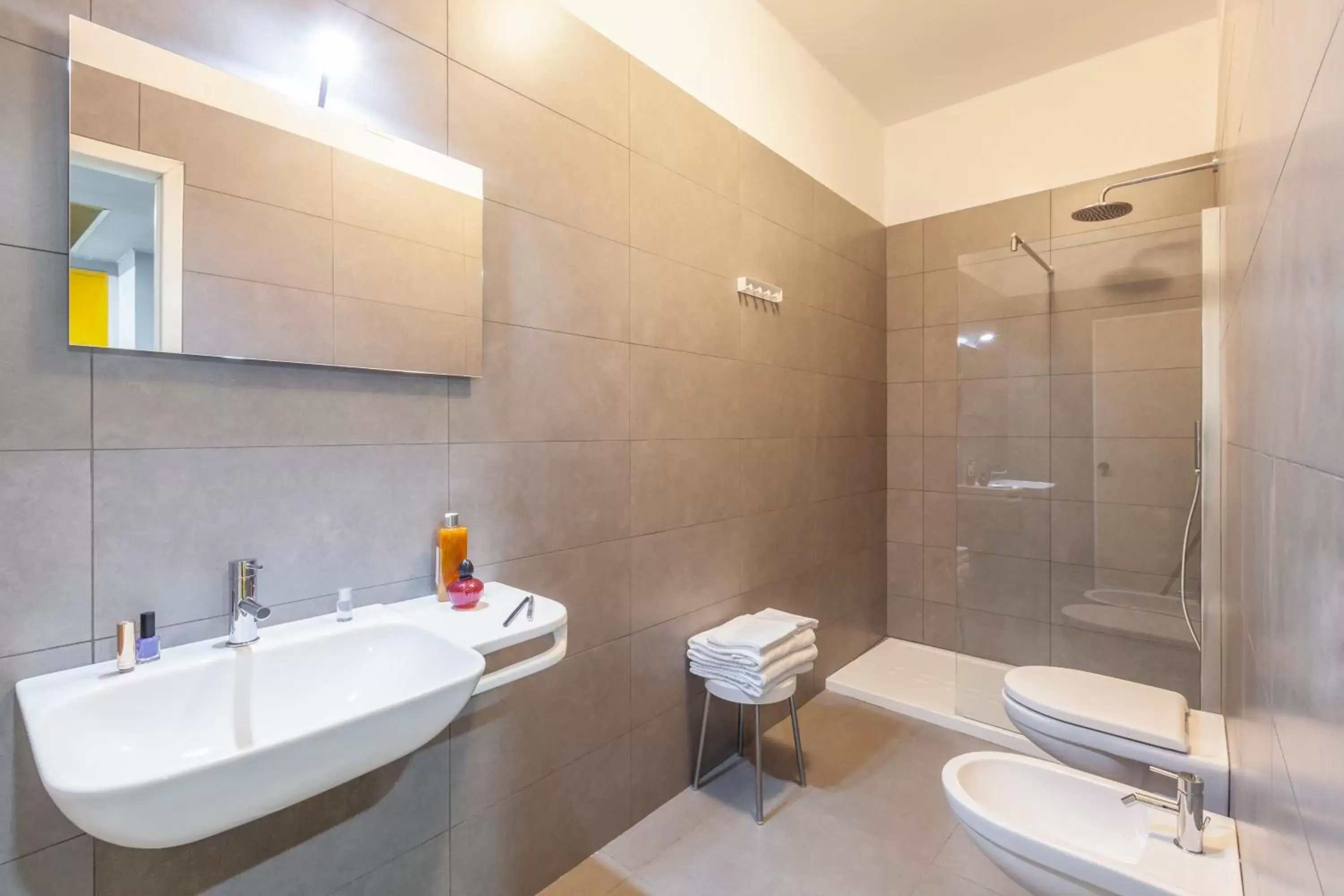 Shower, Bathroom in Ibis Styles Brindisi