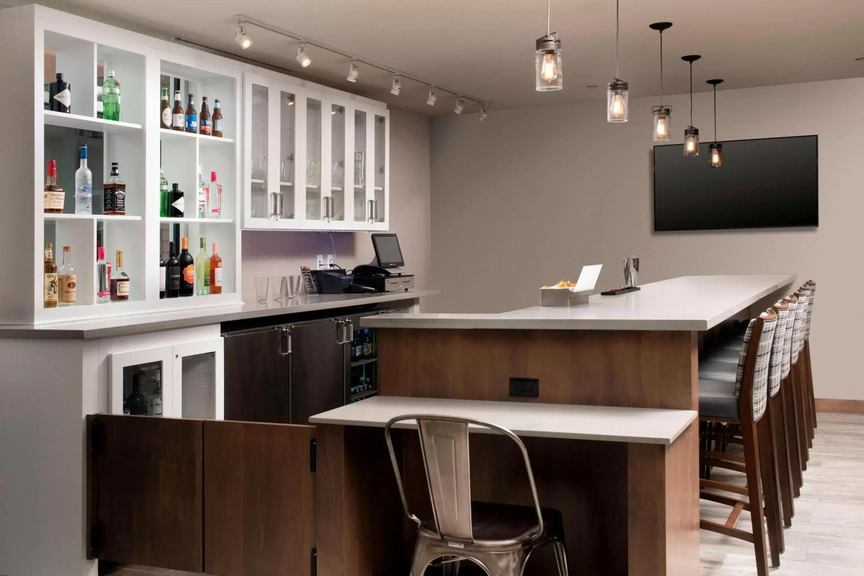 Lobby or reception, Kitchen/Kitchenette in Residence Inn by Marriott Baltimore Owings Mills
