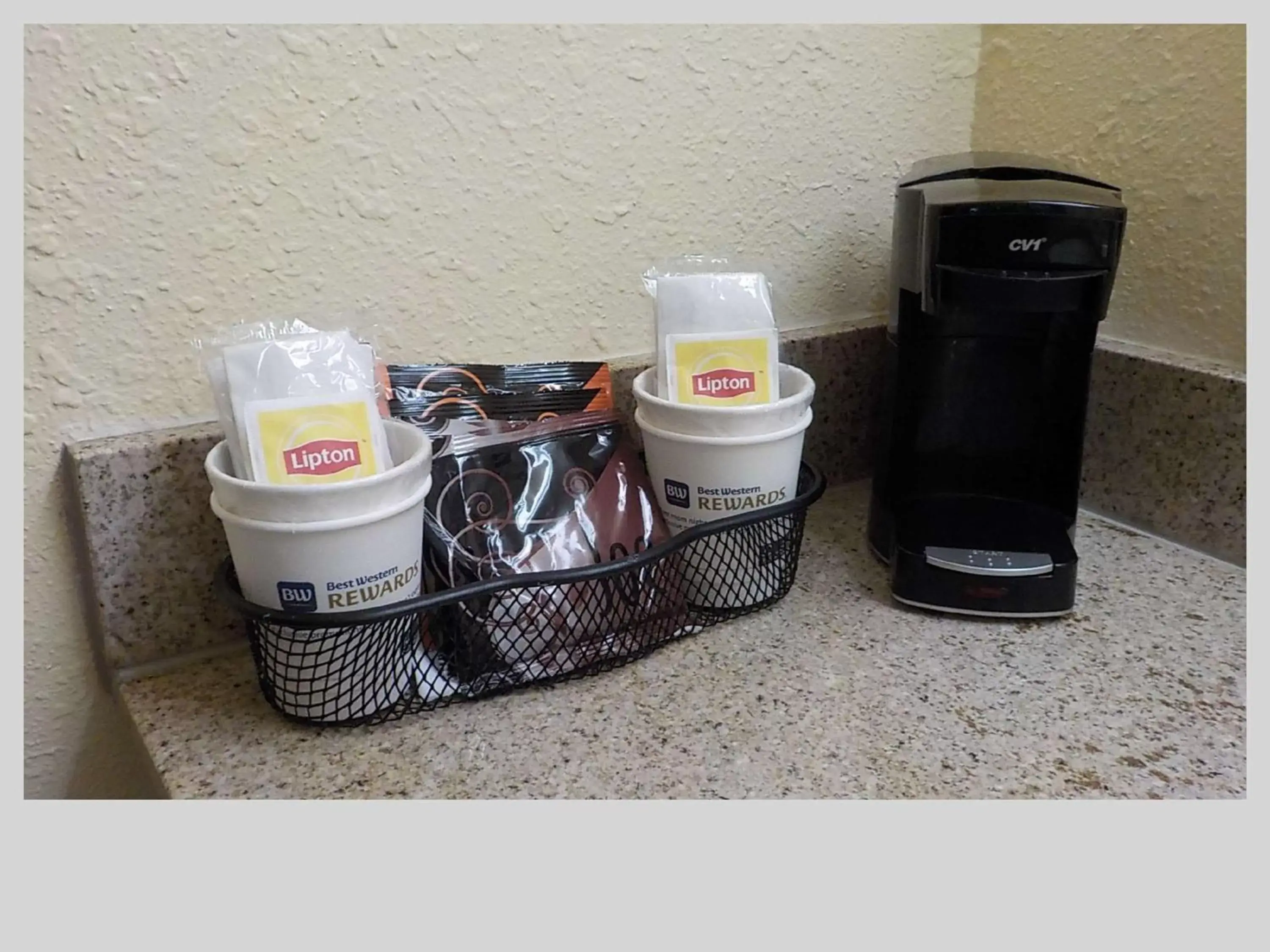 Coffee/tea facilities in SureStay Hotel by Best Western Clermont Theme Park West