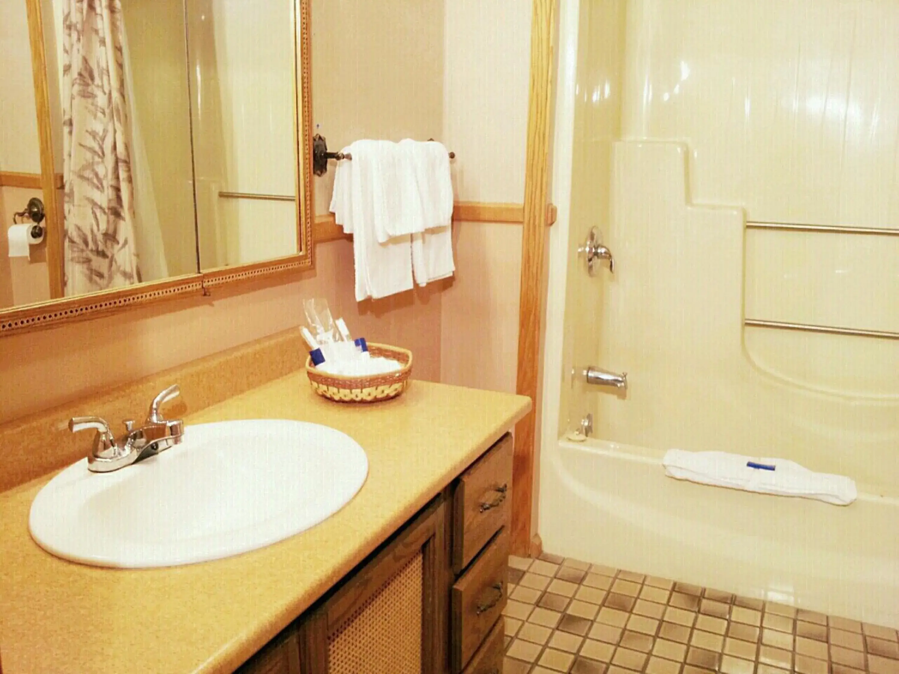 Bathroom in Hotel Motel La Marquise