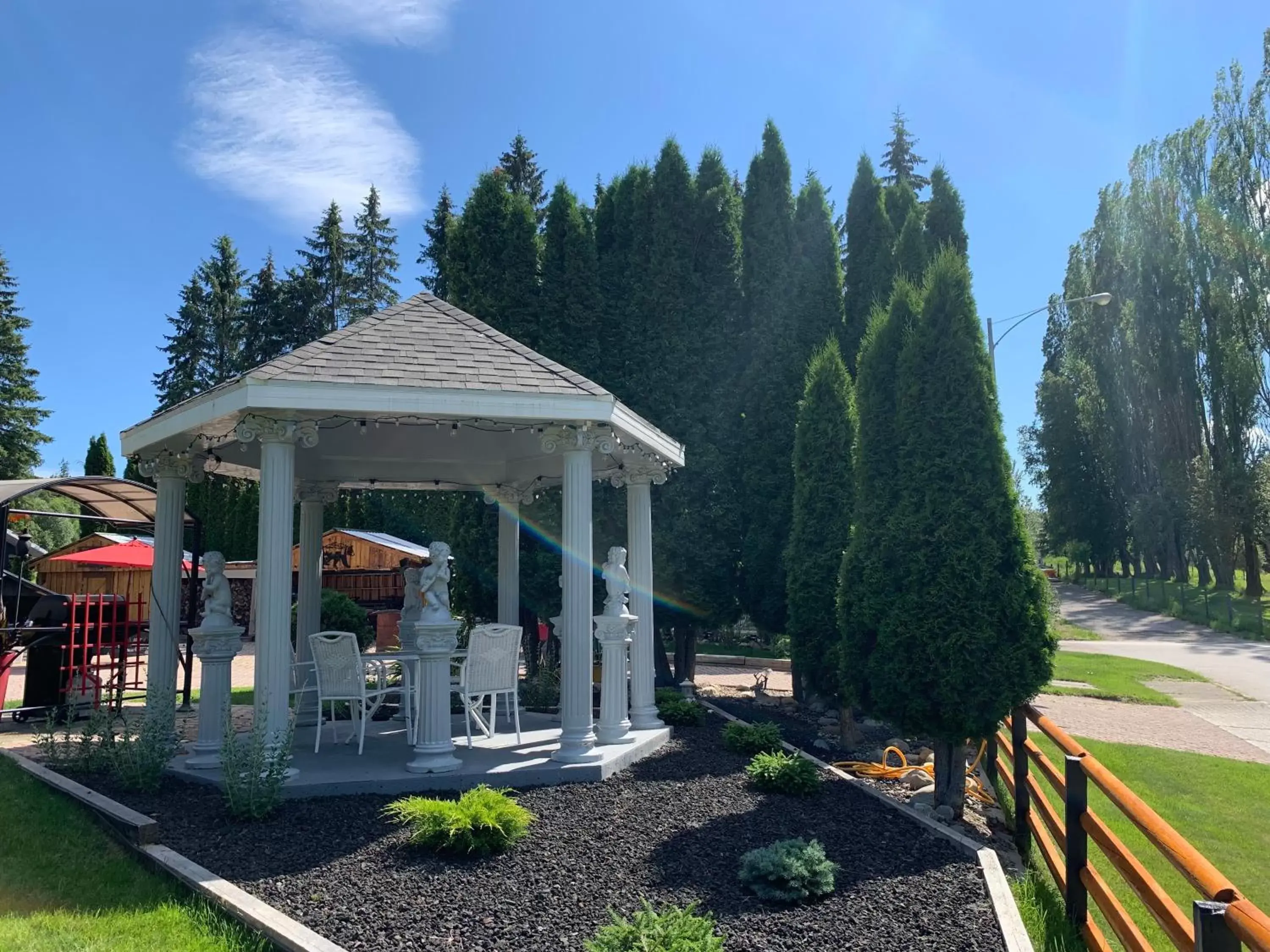 Garden in Arrow Lake Motel