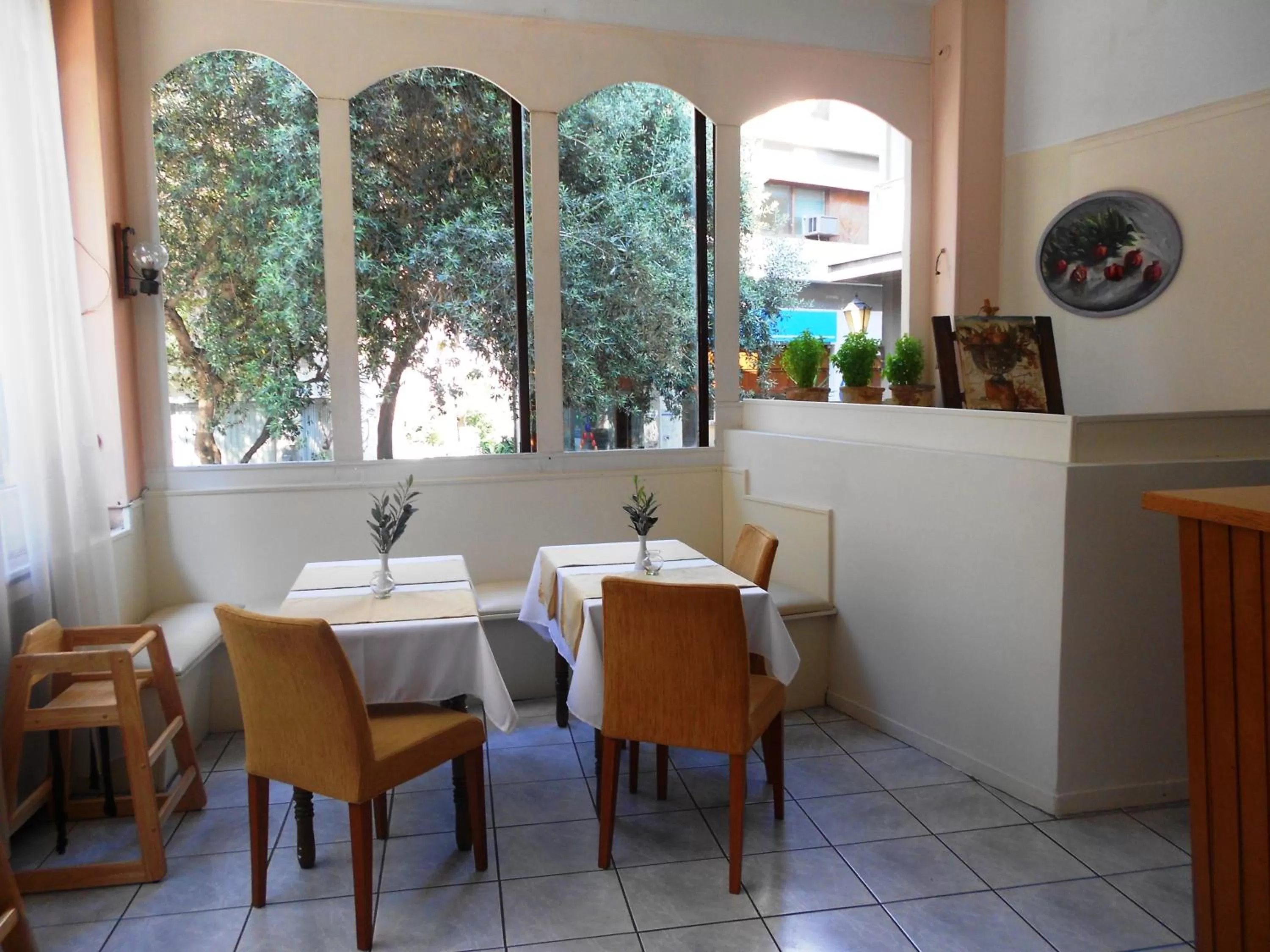 Restaurant/places to eat in Adams Hotel