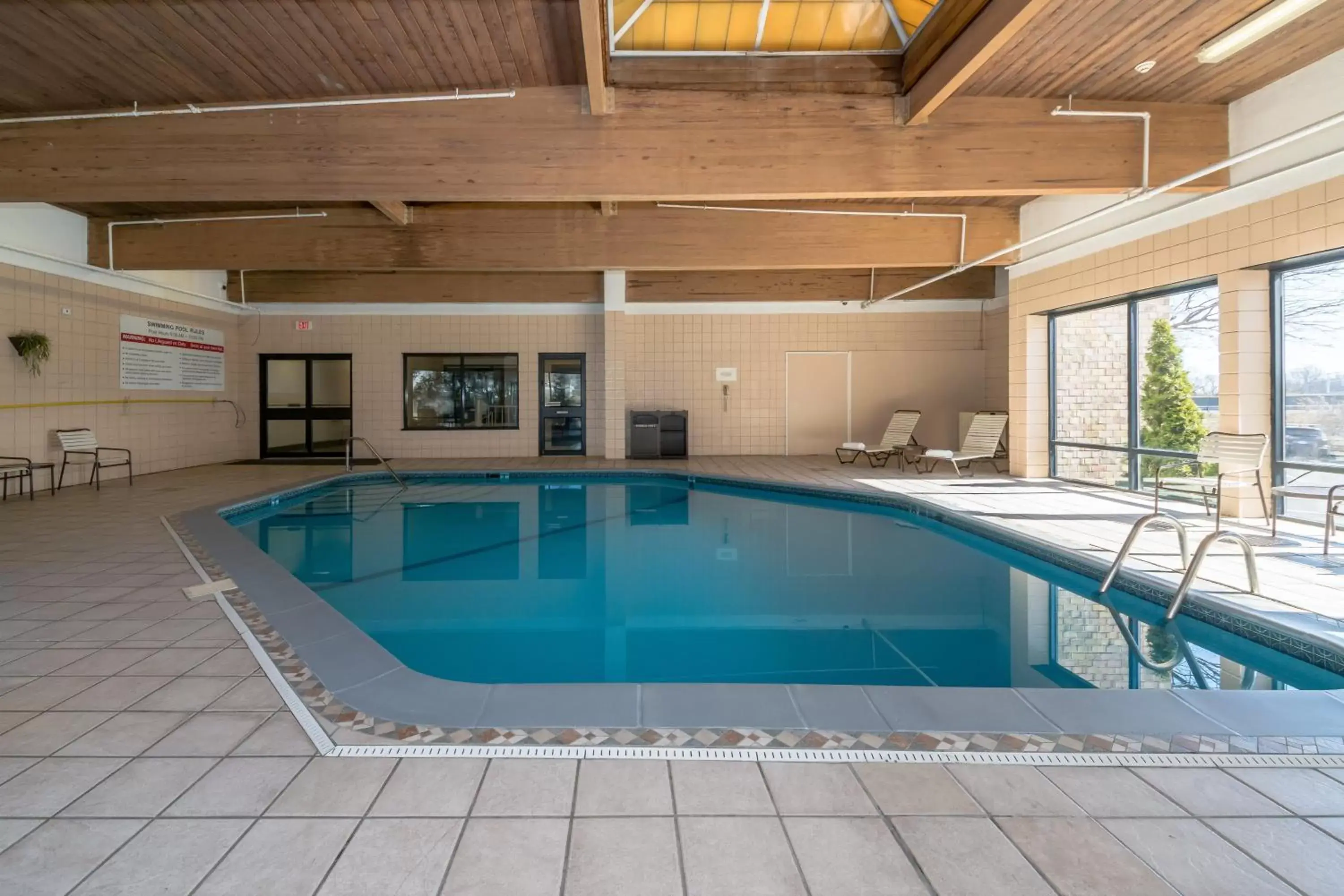 Swimming Pool in Best Western Executive Hotel New Haven-West Haven
