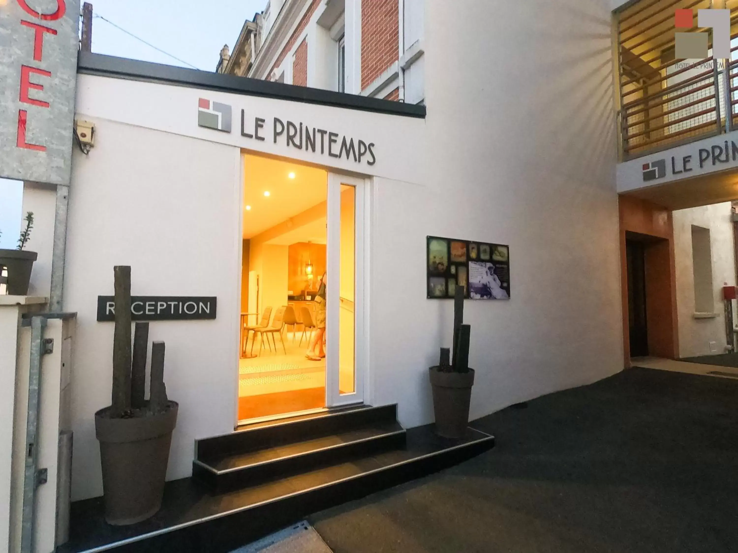 Facade/entrance in Hôtel Le Printemps