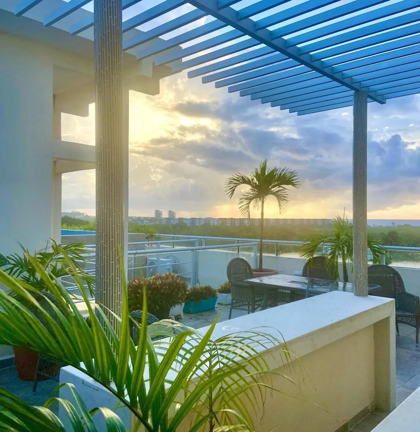 Swimming Pool in Hotel Punta Esmeralda