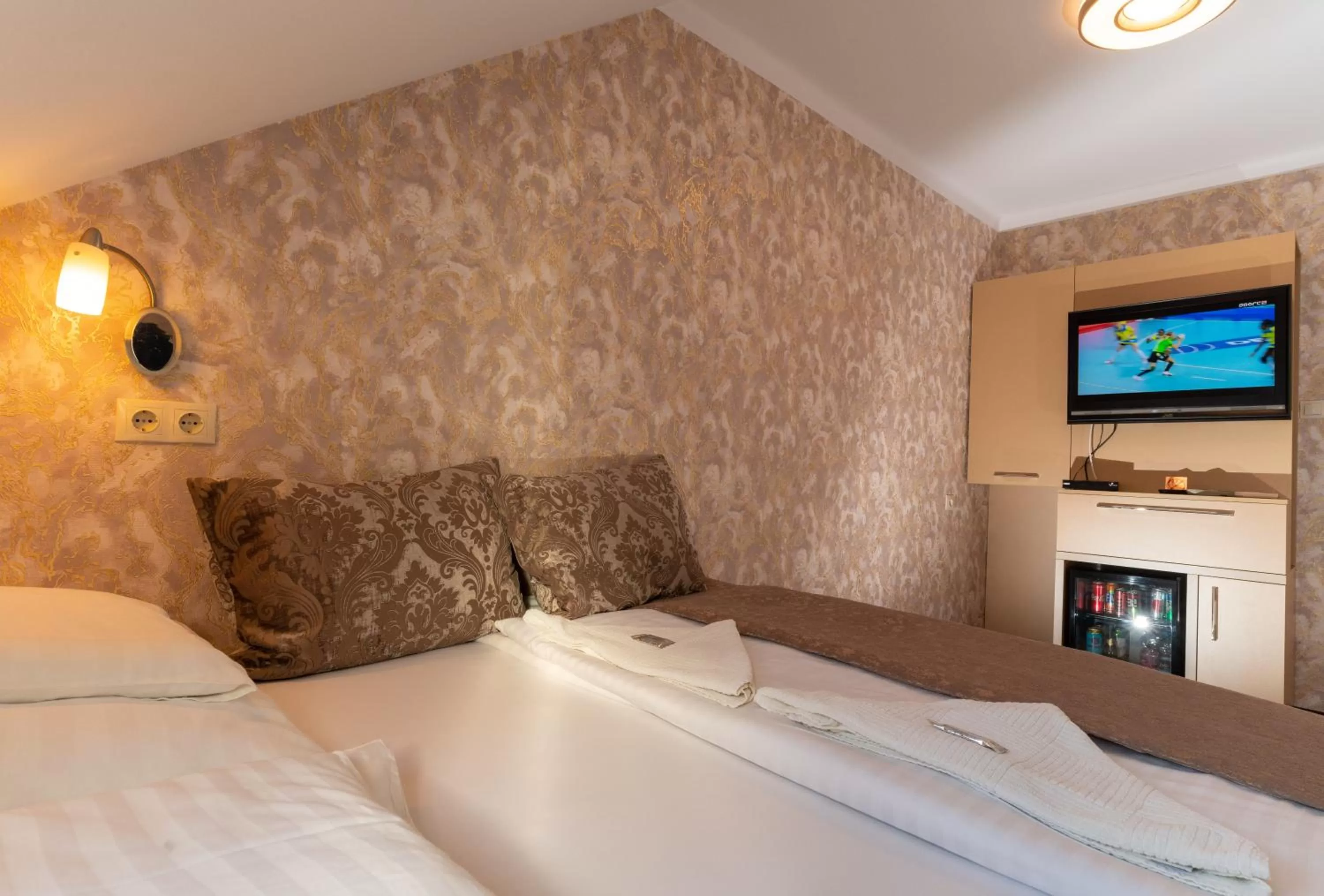 Bed in Teátrum Boutique Hotel