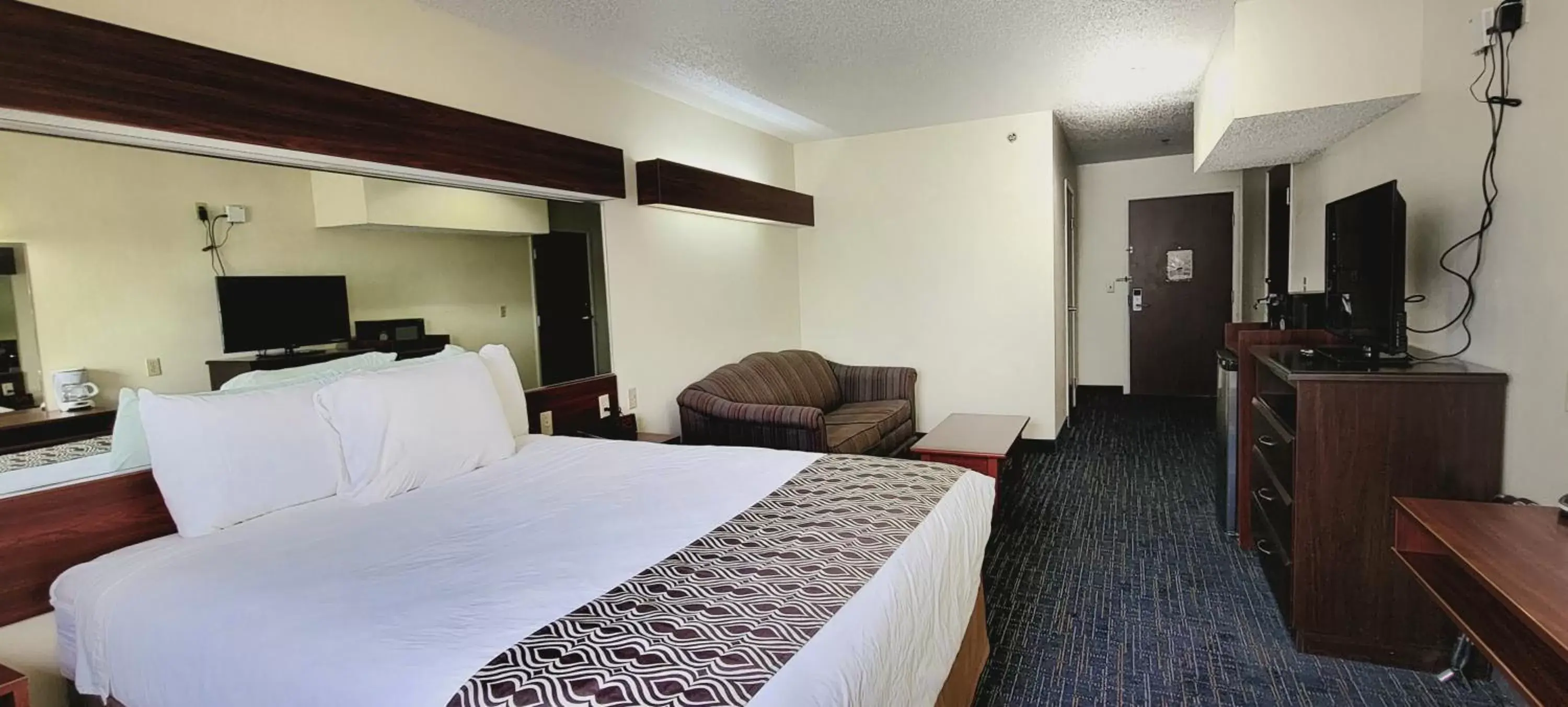 TV/Entertainment Center in Microtel Inn & Suites by Wyndham Tulsa - Catoosa Route 66