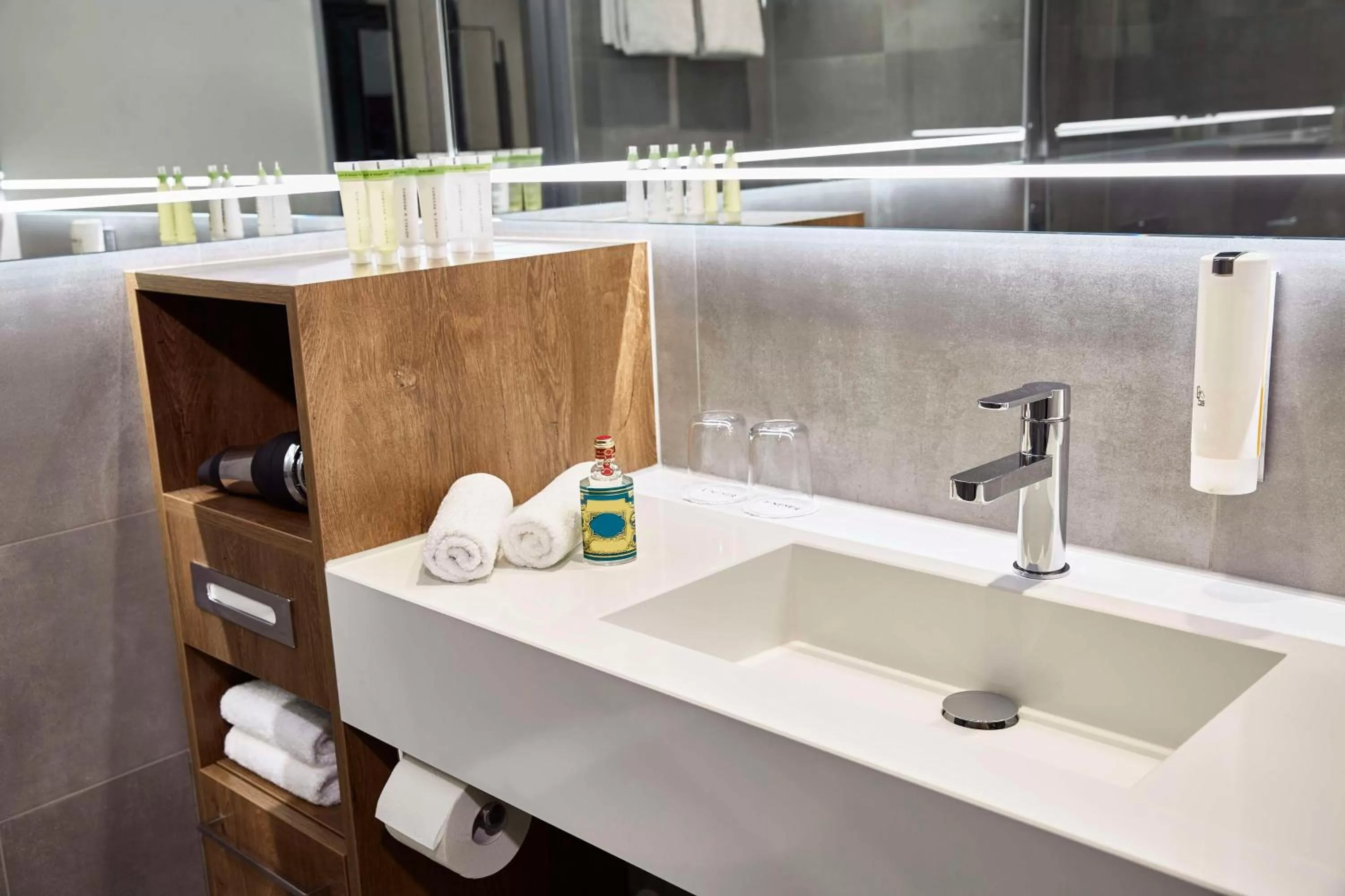 Bathroom in Lindner Hotel Cologne City Plaza, part of JdV by Hyatt