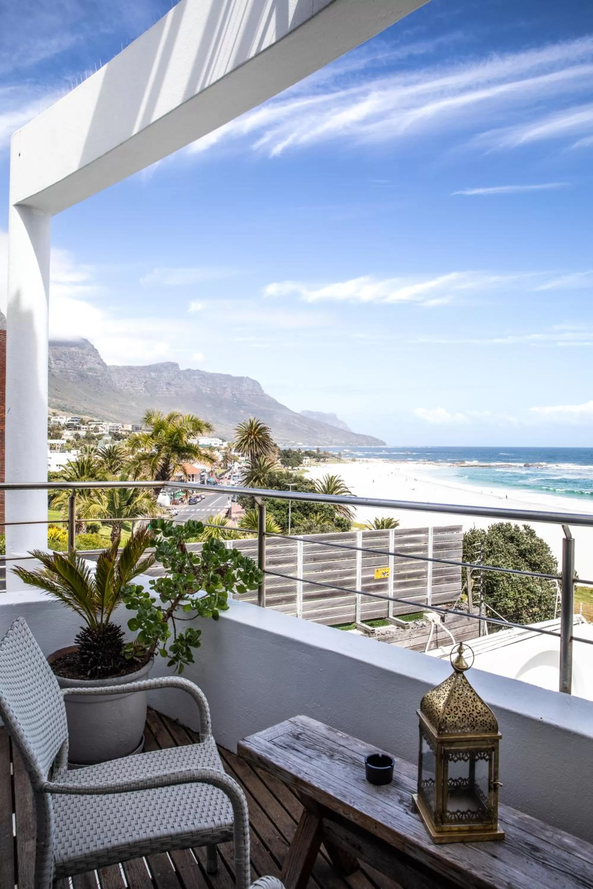 Day in Sea Castle Hotel Camps Bay