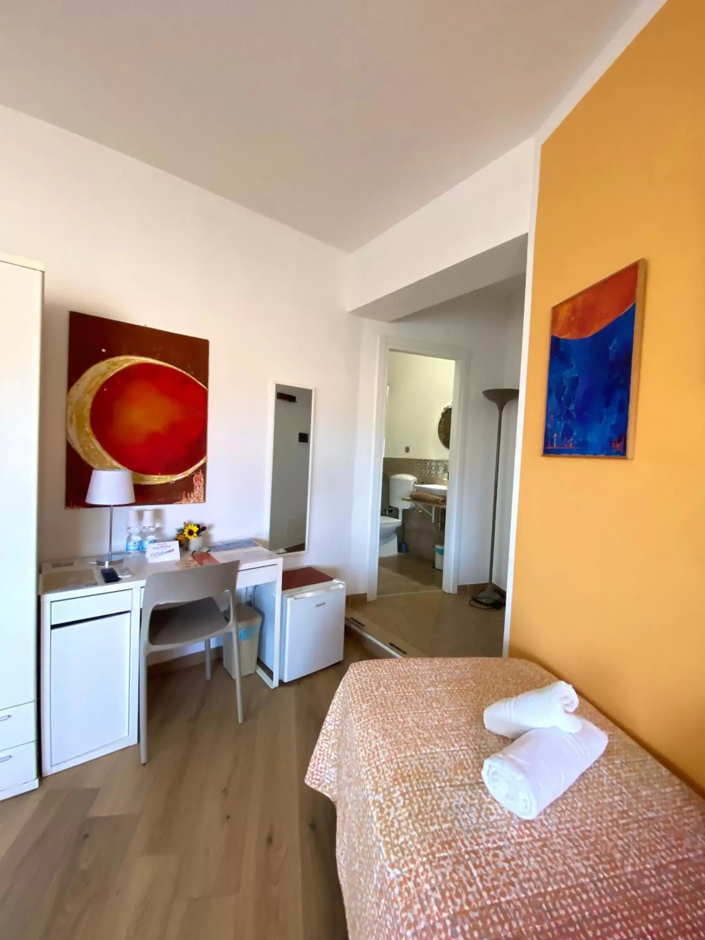 Bed, TV/Entertainment Center in LeAlbe di Sicilia