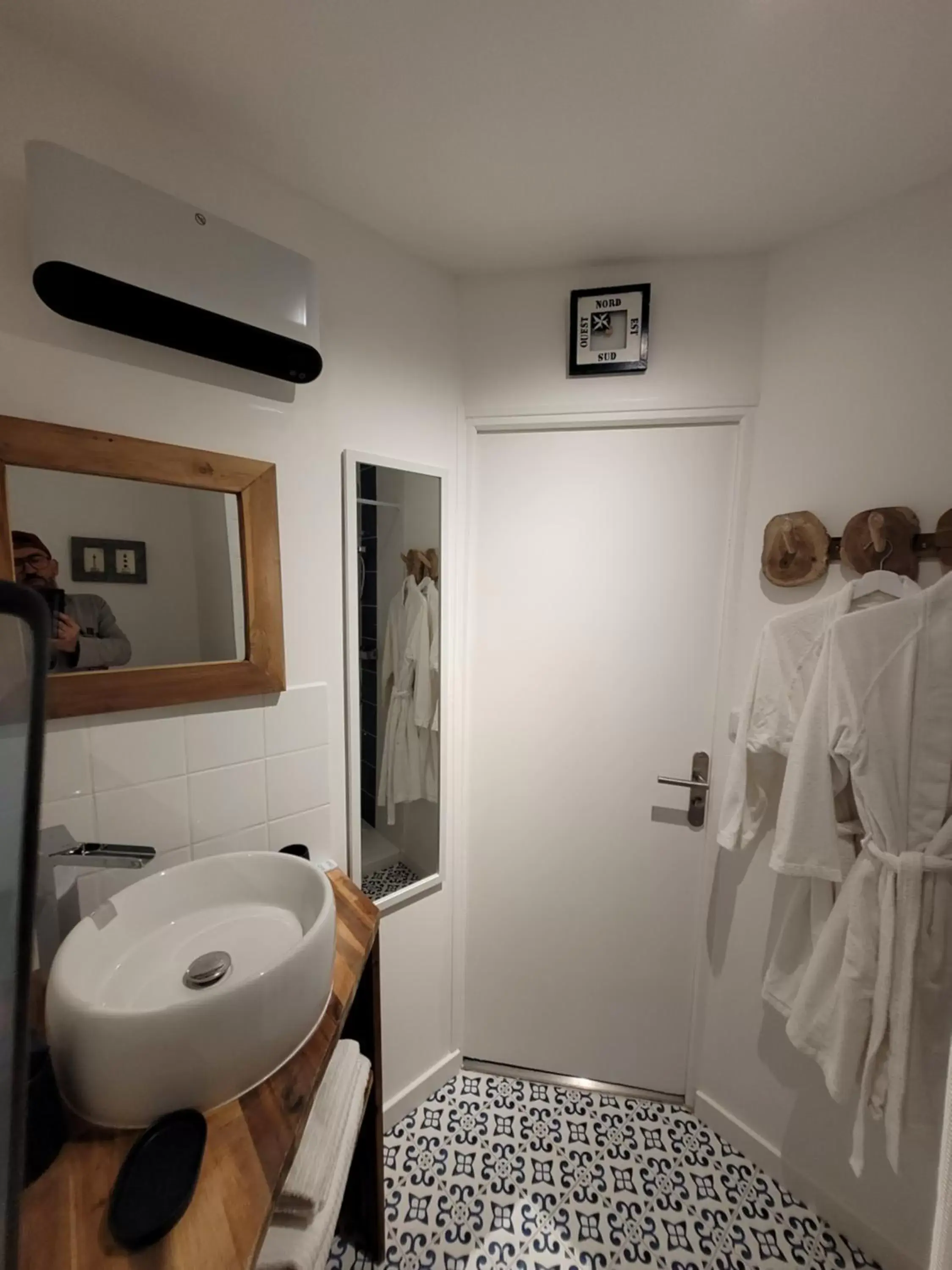 Bathroom in La maison père camembert