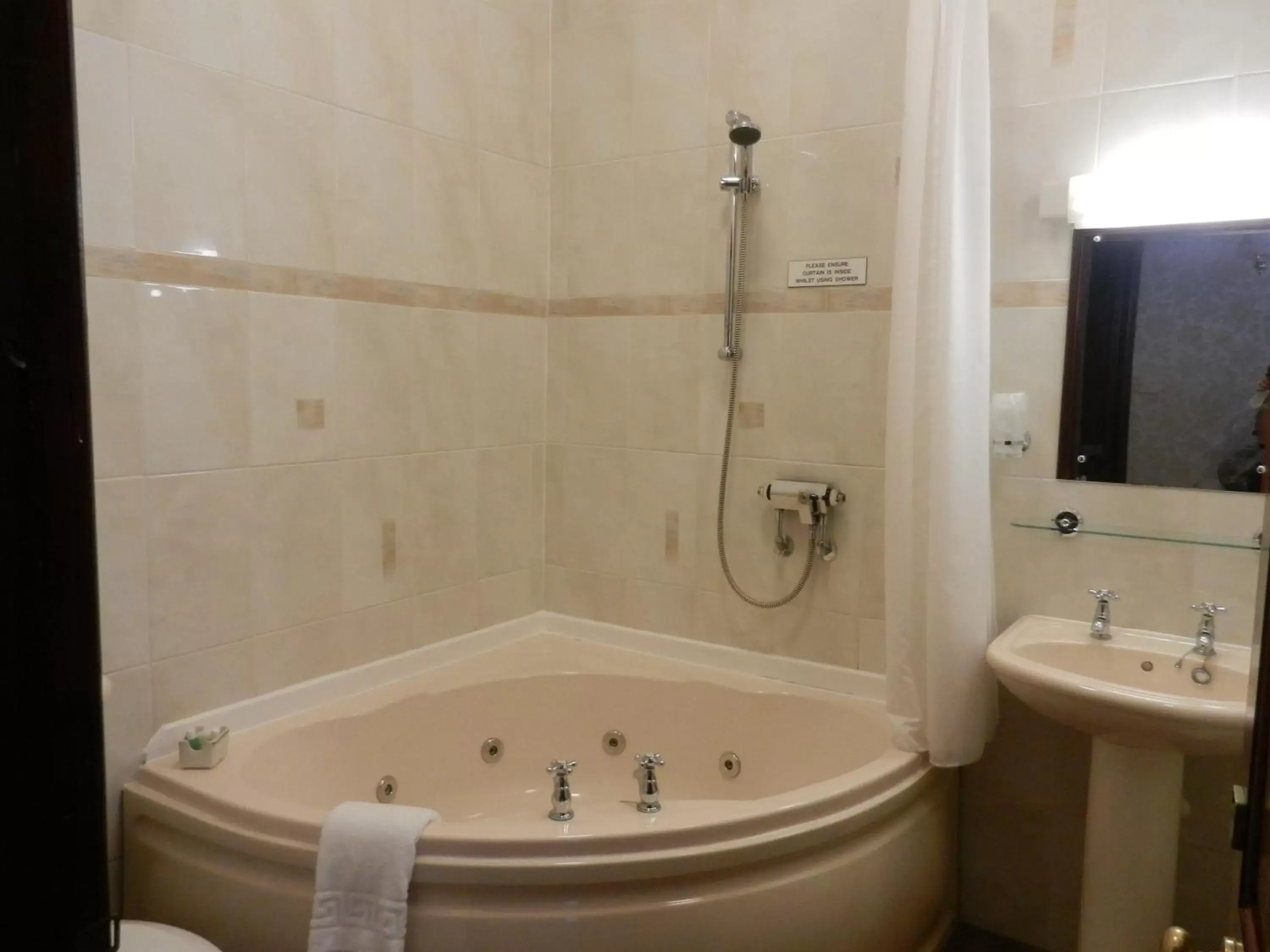 Bathroom in Morangie Hotel Tain