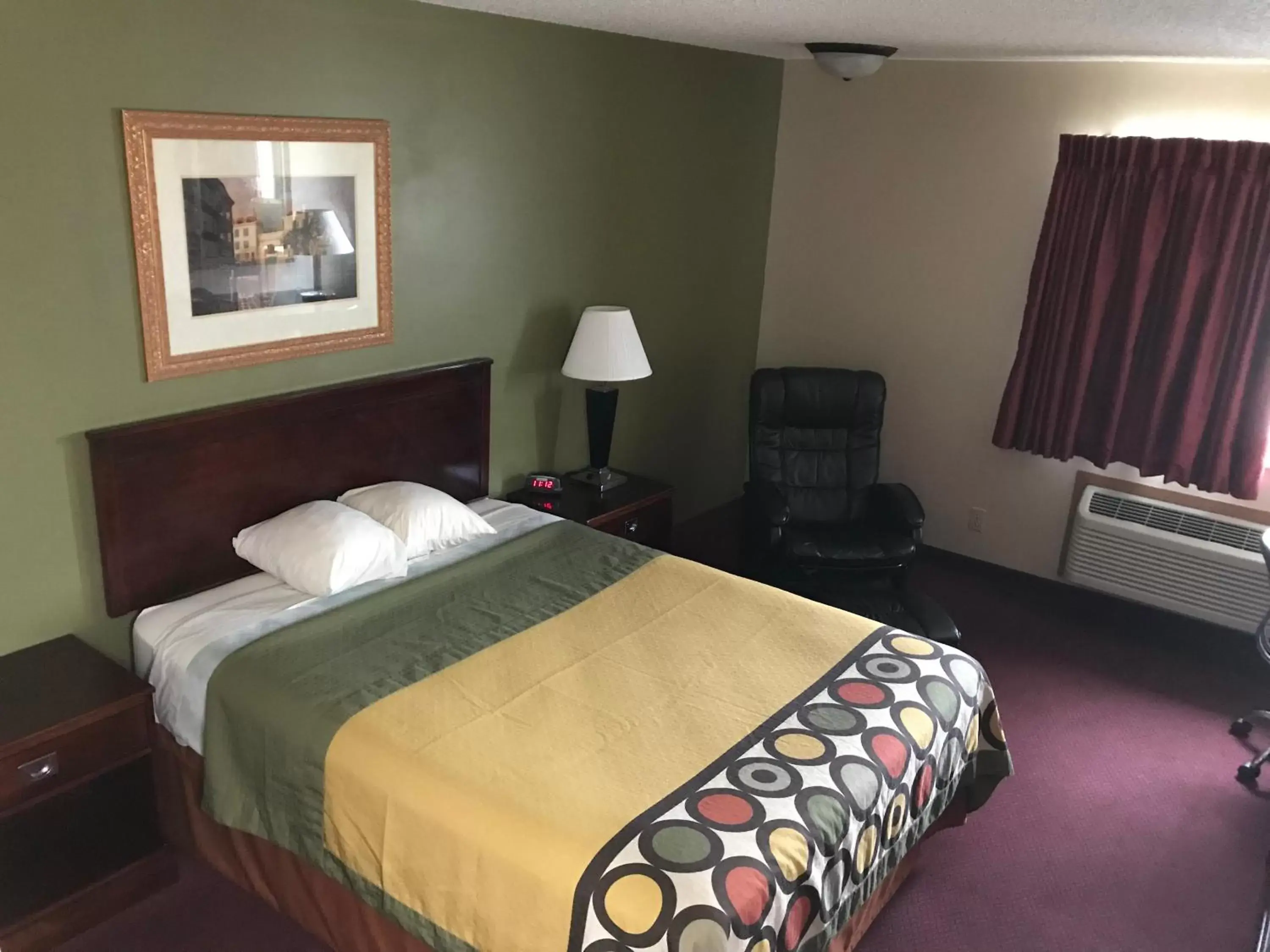 Bed in Heartland Hotel & Suites