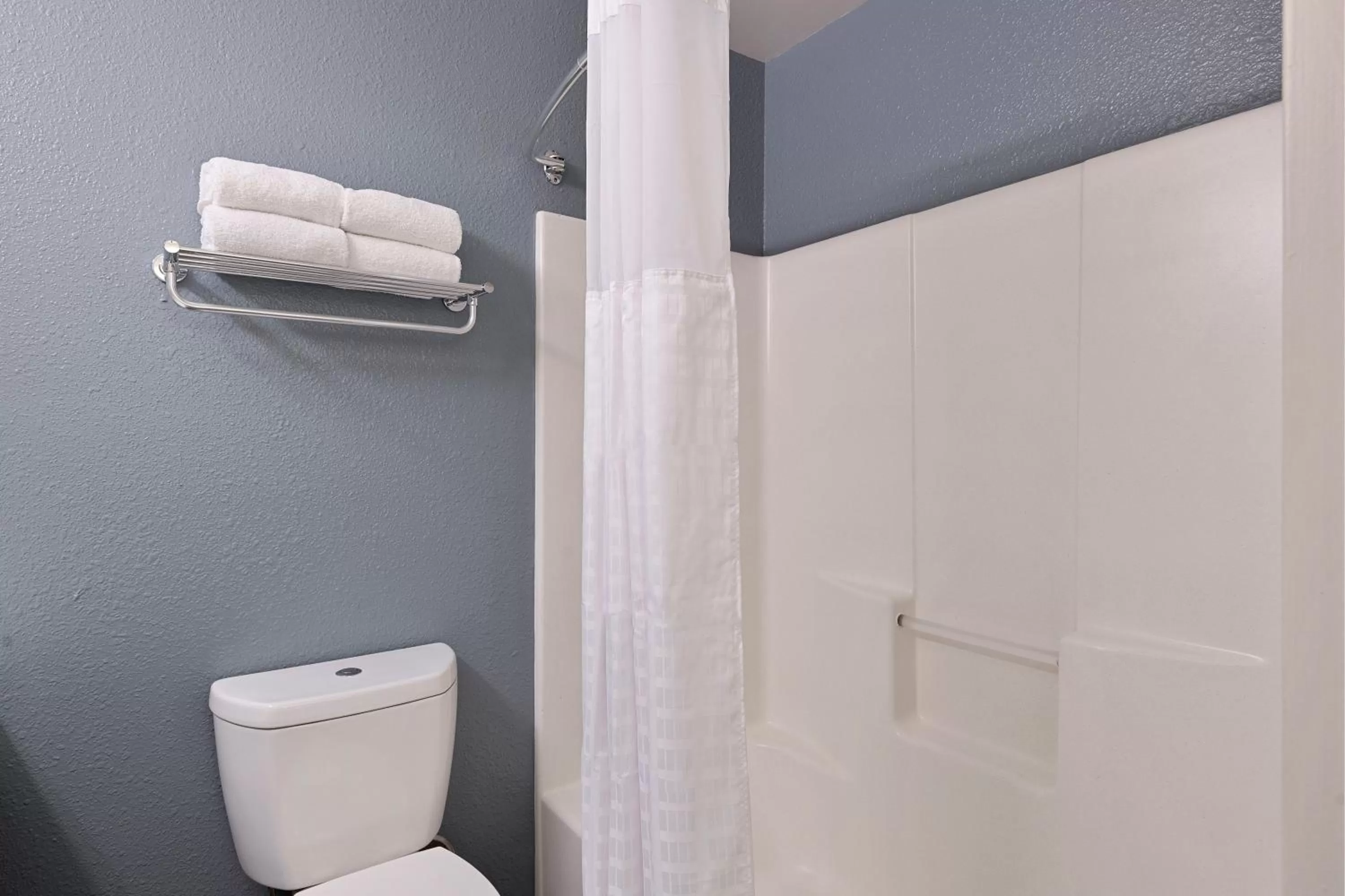 Bathroom in Extended Stay America Select Suites - Charlotte - Tyvola Rd