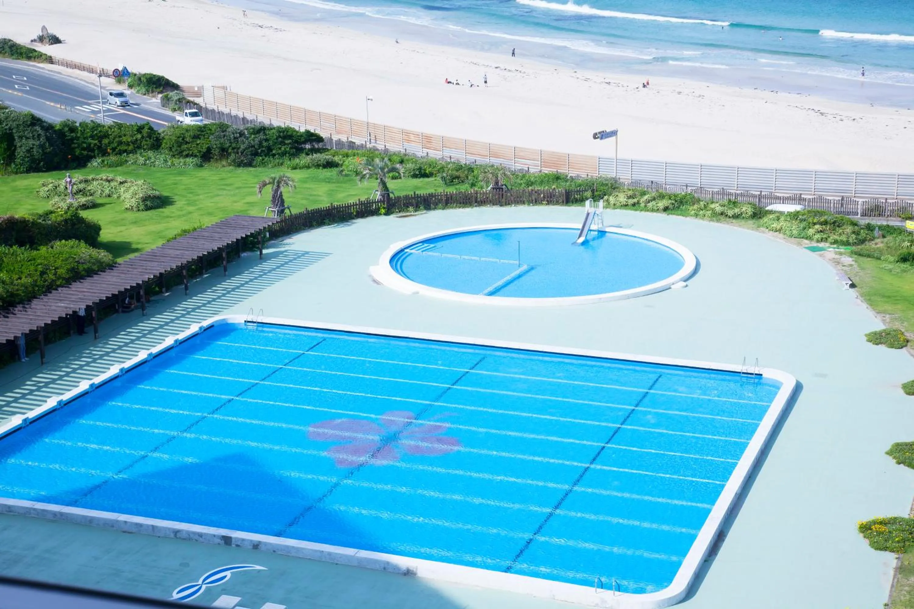 Swimming pool in Hotel Izukyu