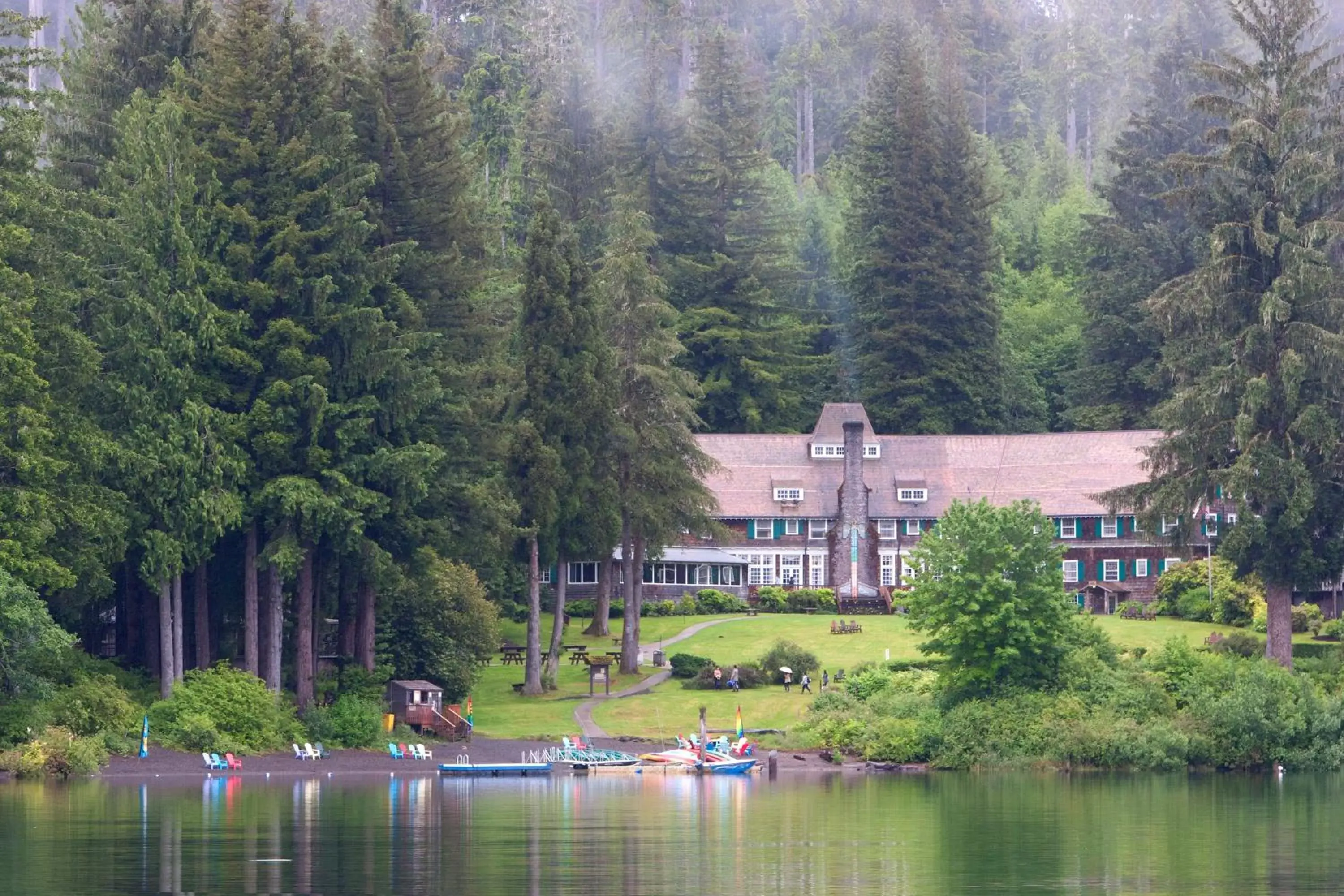 Facade/entrance in Lake Quinault Lodge Facade/entrance in Lake Quinault Lodge