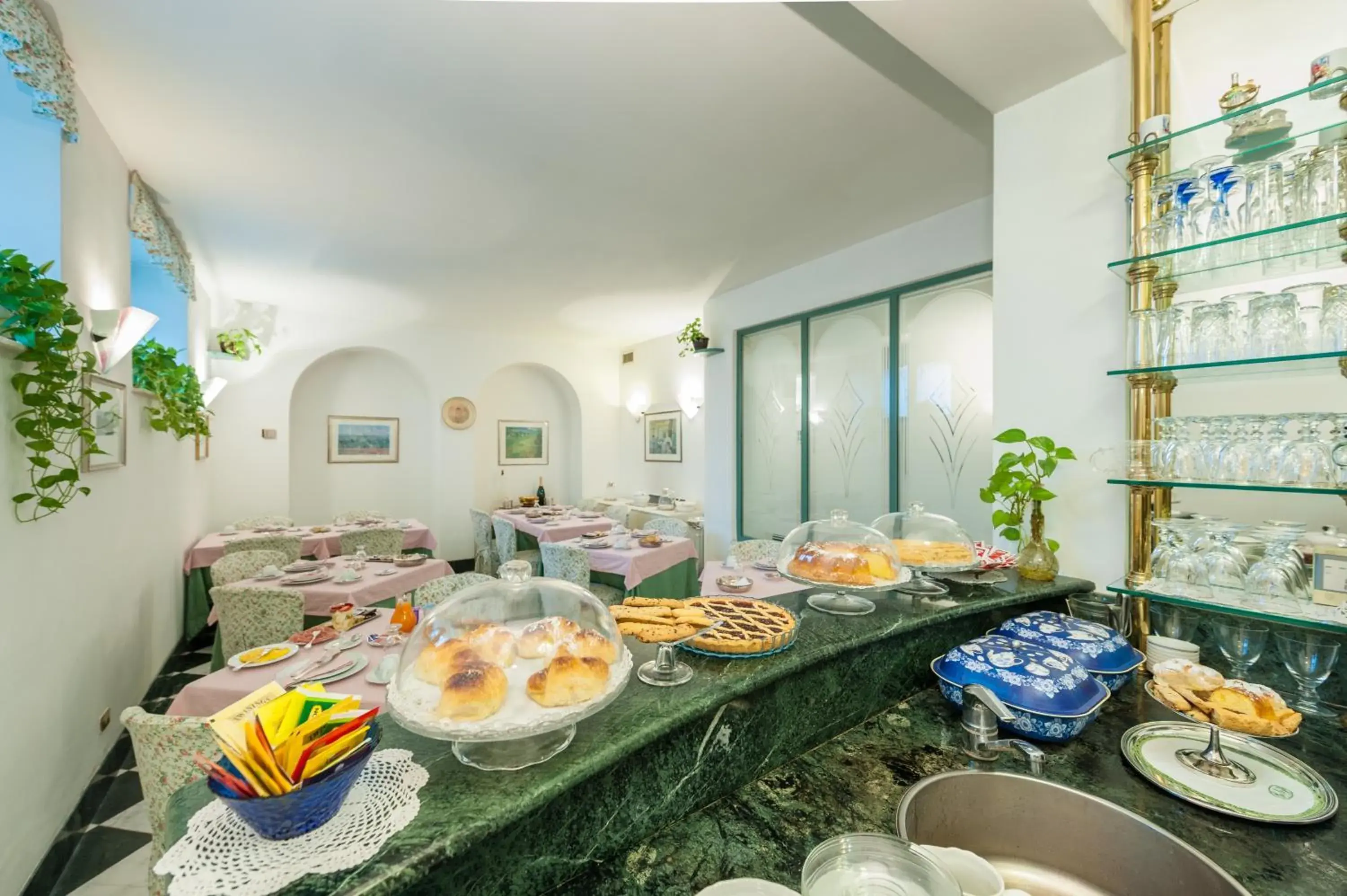 Italian breakfast, Food in Hotel Villa Giulia