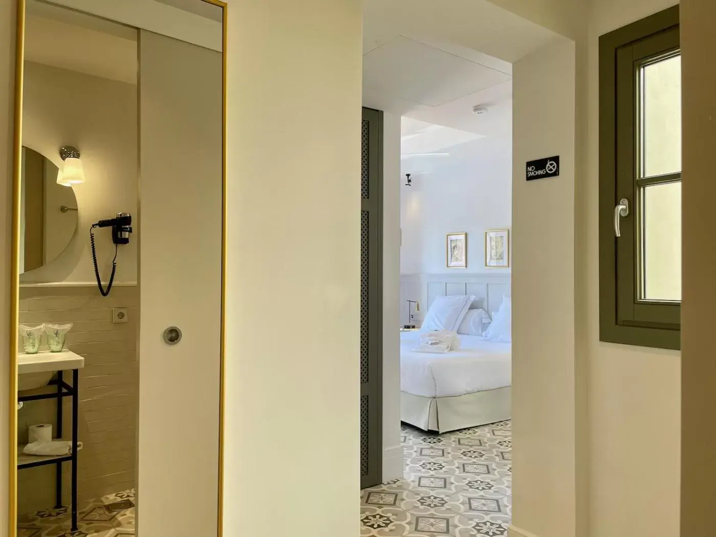 Bed, Bathroom in Hotel Basilica