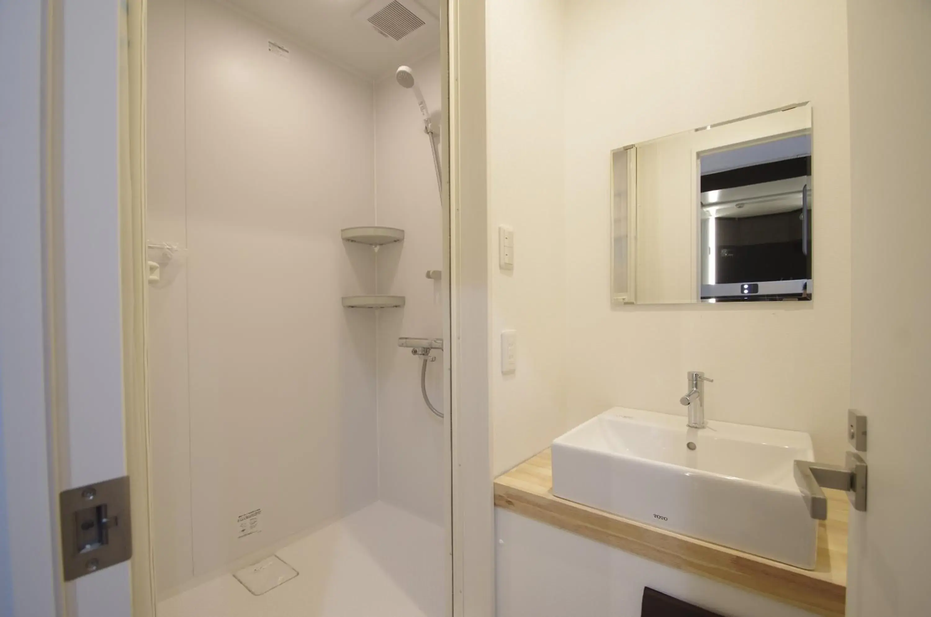 Shower, Bathroom in Hotel Imalle Yokohama Isezakicho