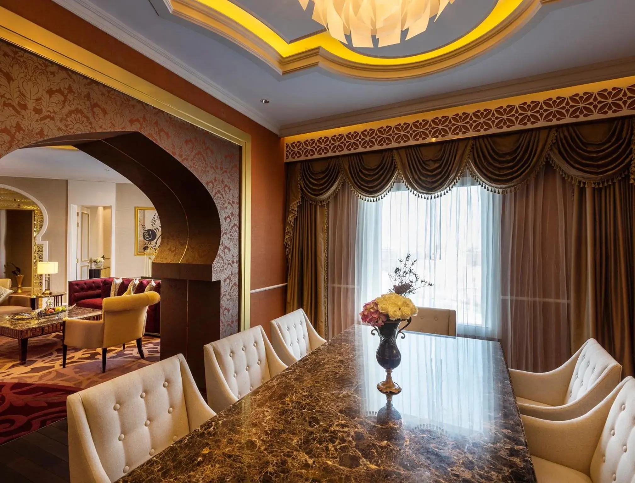 Living room in Ezdan Palace Hotel