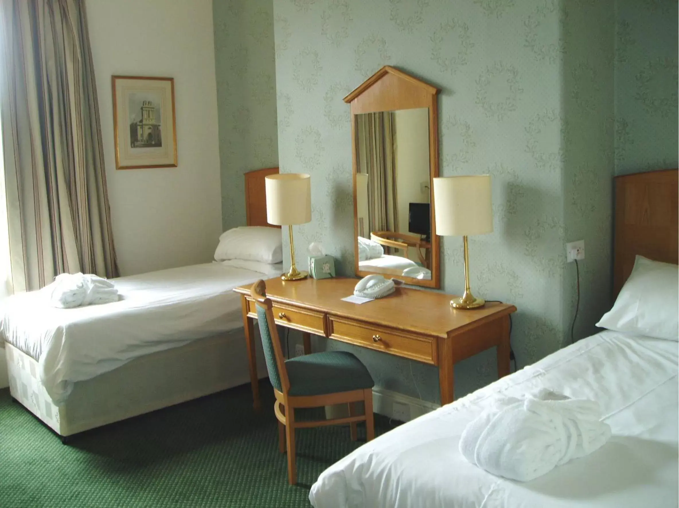 Bedroom, Bed in The Golf Hotel