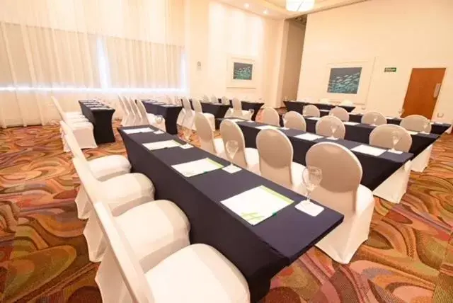 Meeting/conference room in Holiday Inn Acapulco La Isla, an IHG Hotel