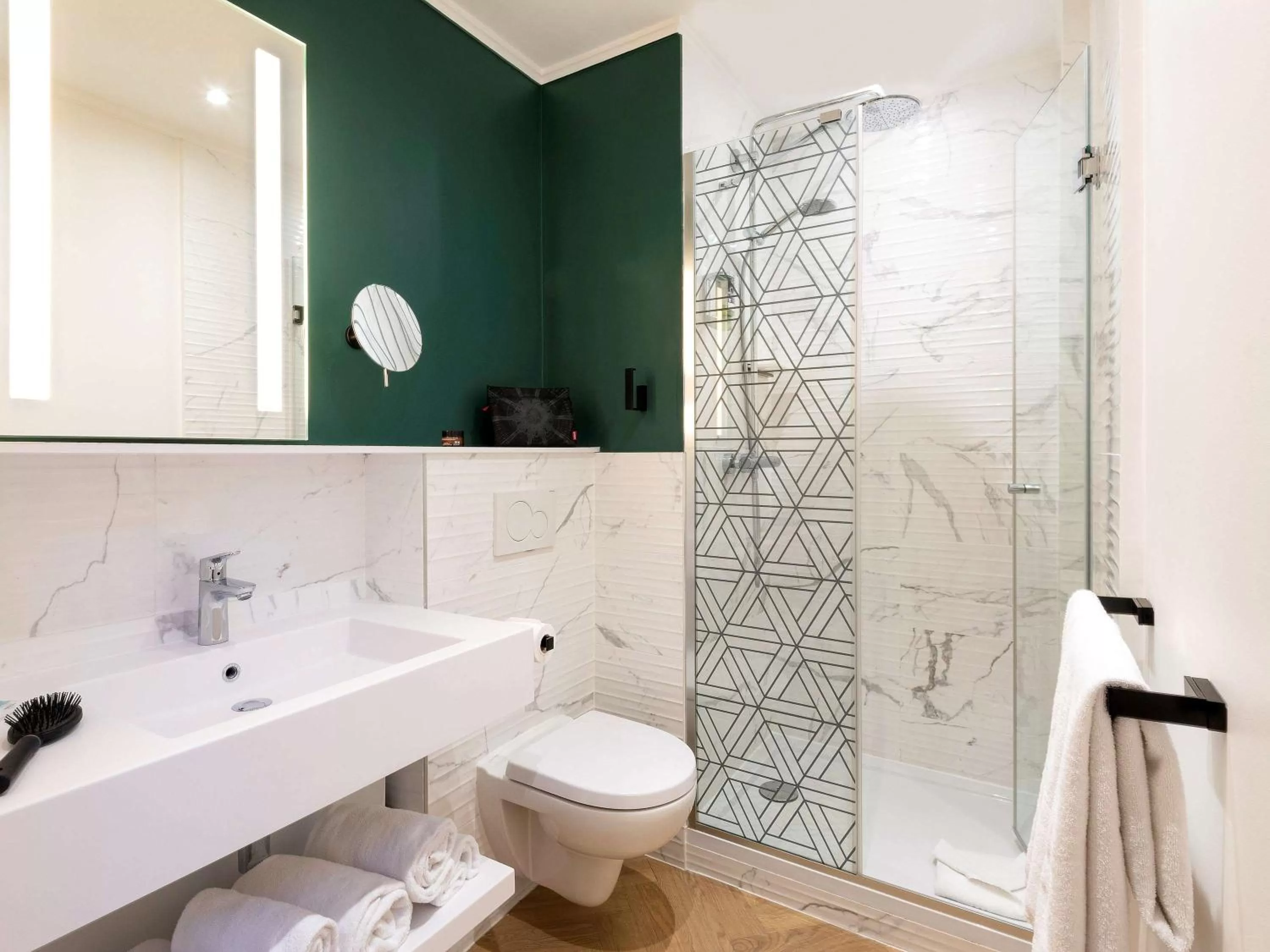 Shower in Grand Hotel des Brotteaux Lyon Ctre - Handwritten Collection