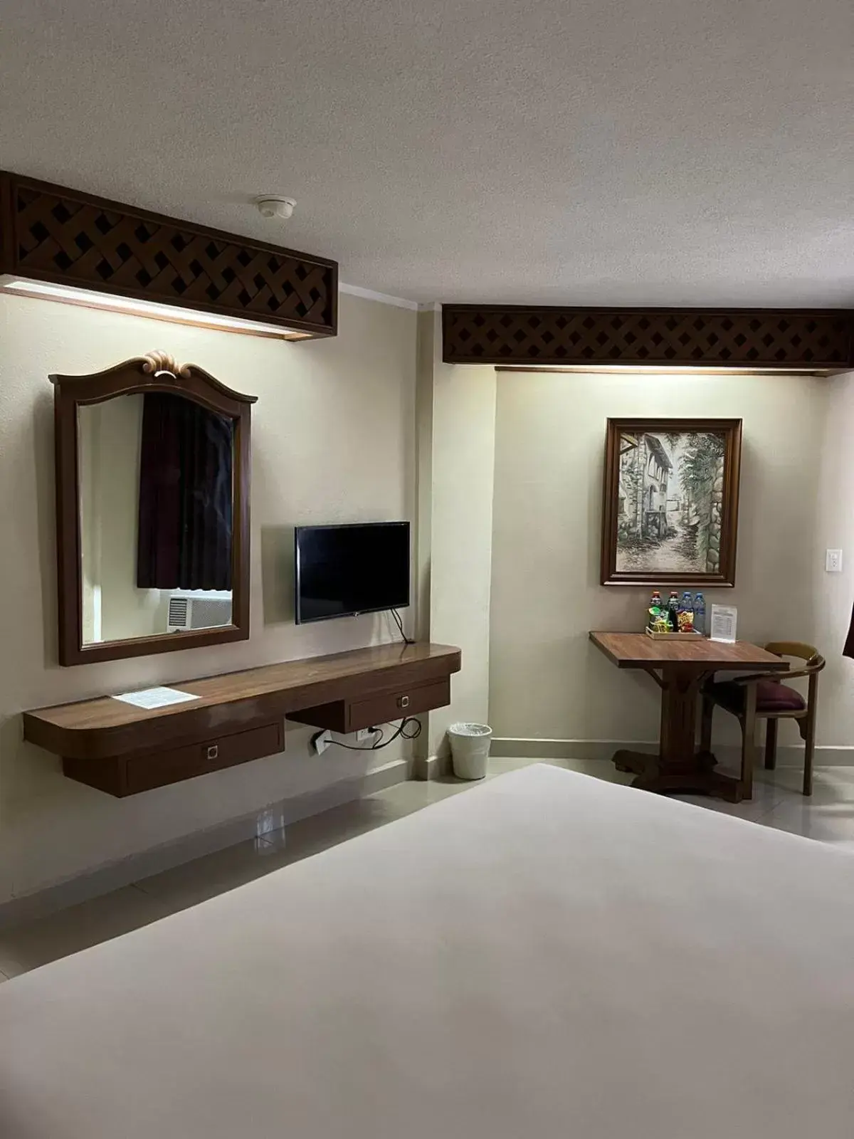 Bedroom, TV/Entertainment Center in Hotel Plaza Kokai Cancún