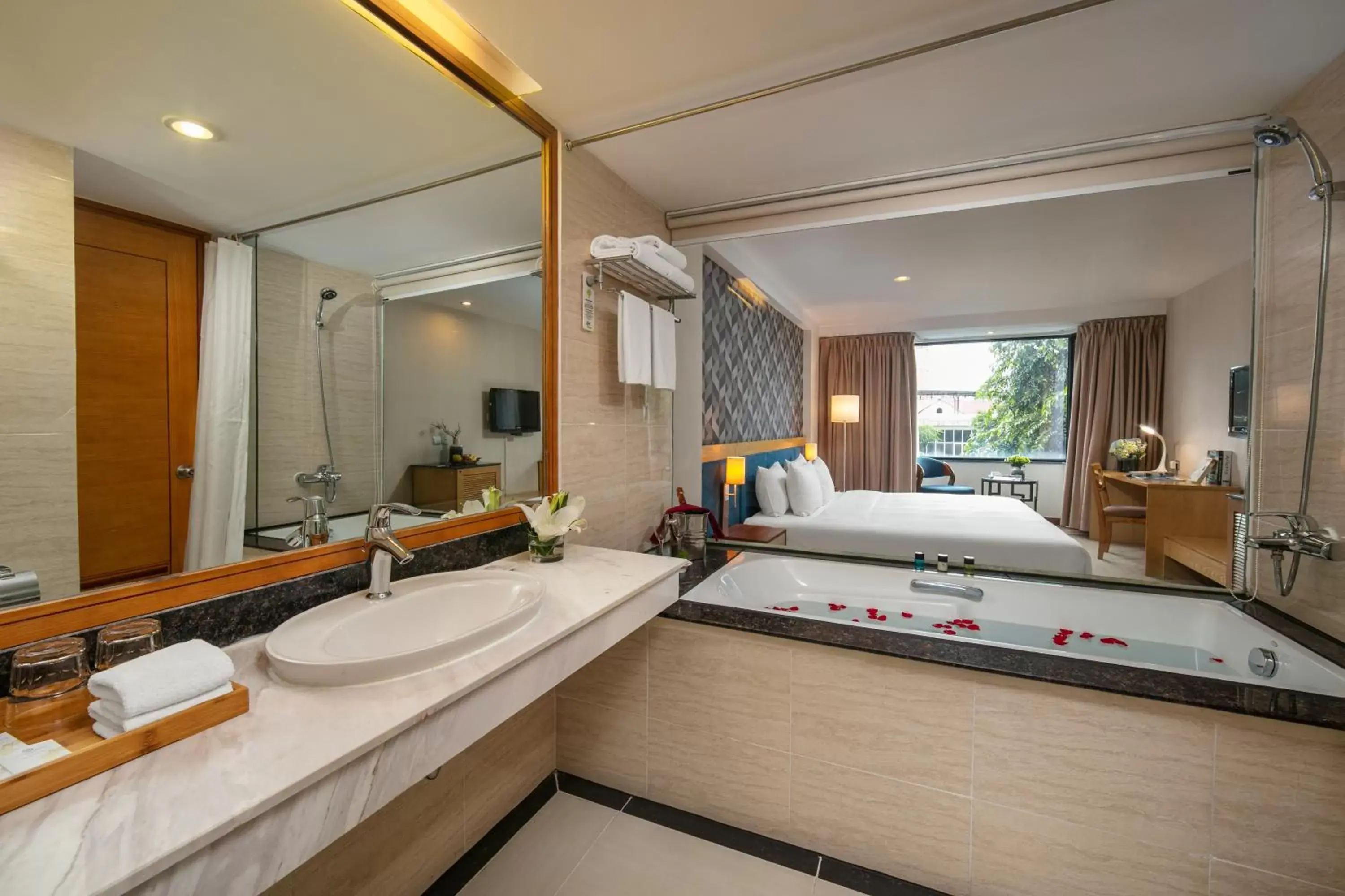 Bathroom in La Casa Hanoi Hotel