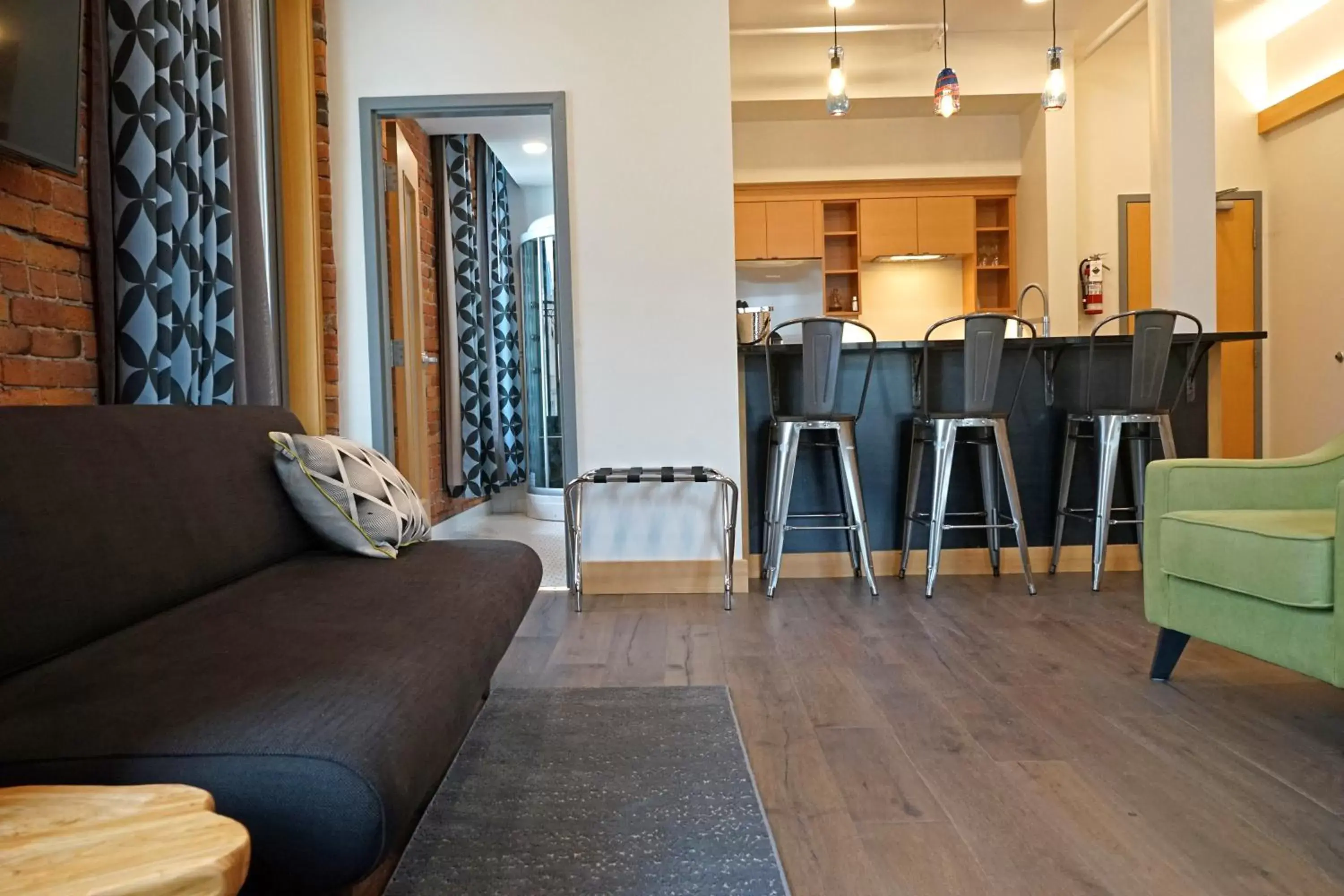 Kitchen or kitchenette, Seating Area in Savoy Hotel