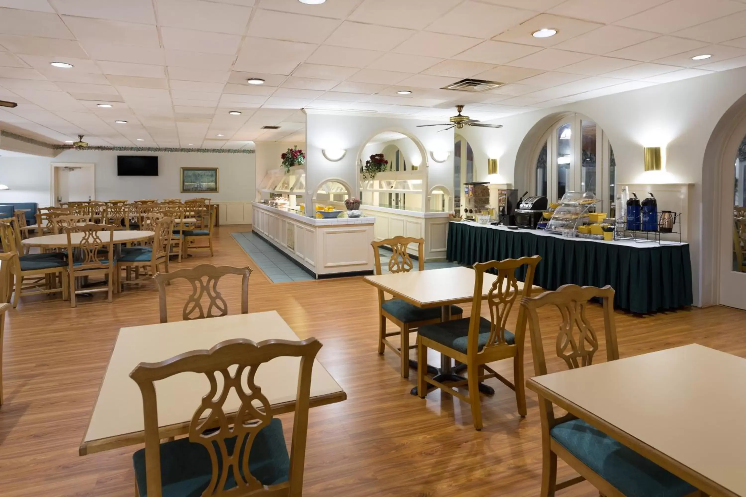 Restaurant/Places to Eat in Days Inn & Conf Center by Wyndham Southern Pines Pinehurst