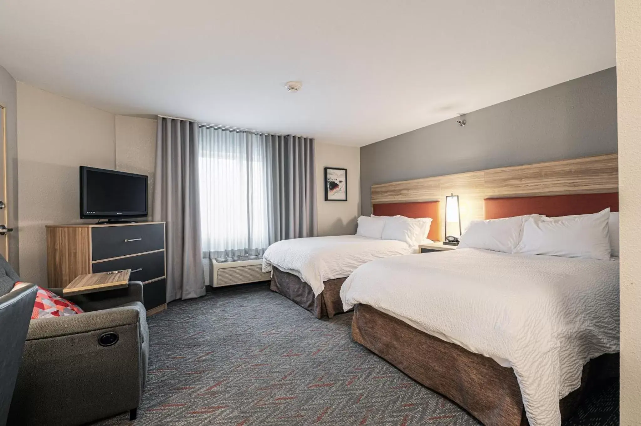 Photo of the whole room, Bed in Candlewood Suites Merrillville, an IHG Hotel