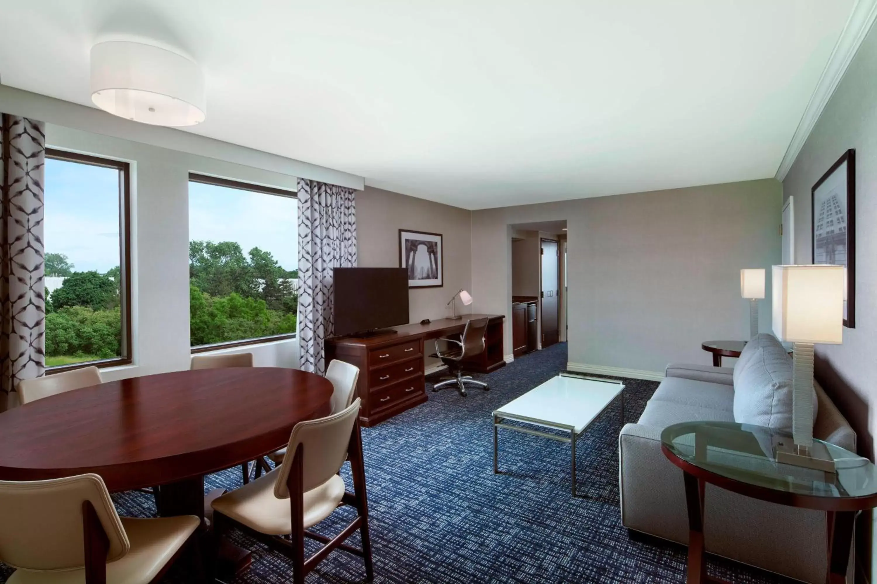 Photo of the whole room, Seating Area in Sheraton Suites Philadelphia Airport