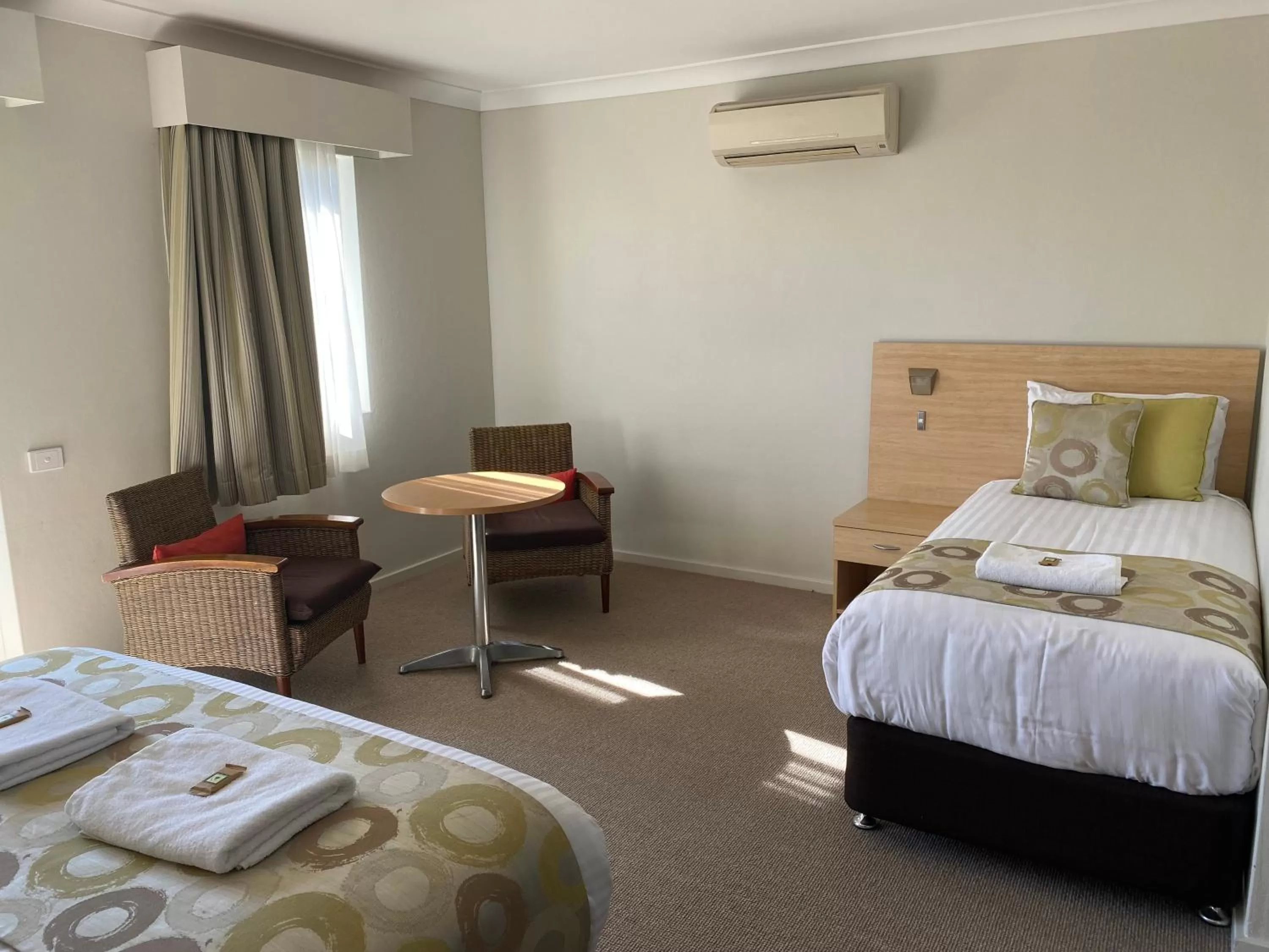 Bed in Maitland City Motel