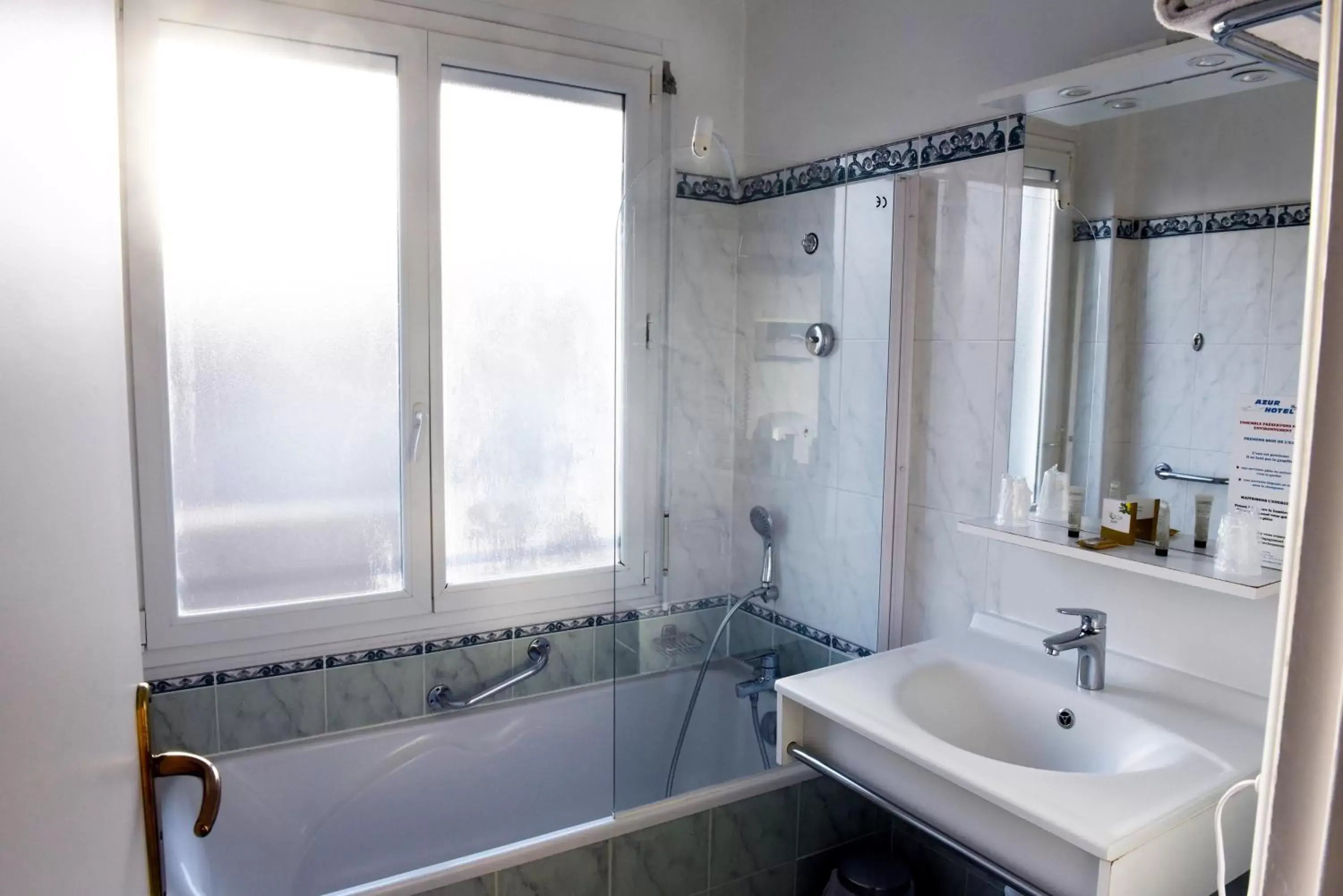 Bathroom in Azur Hotel