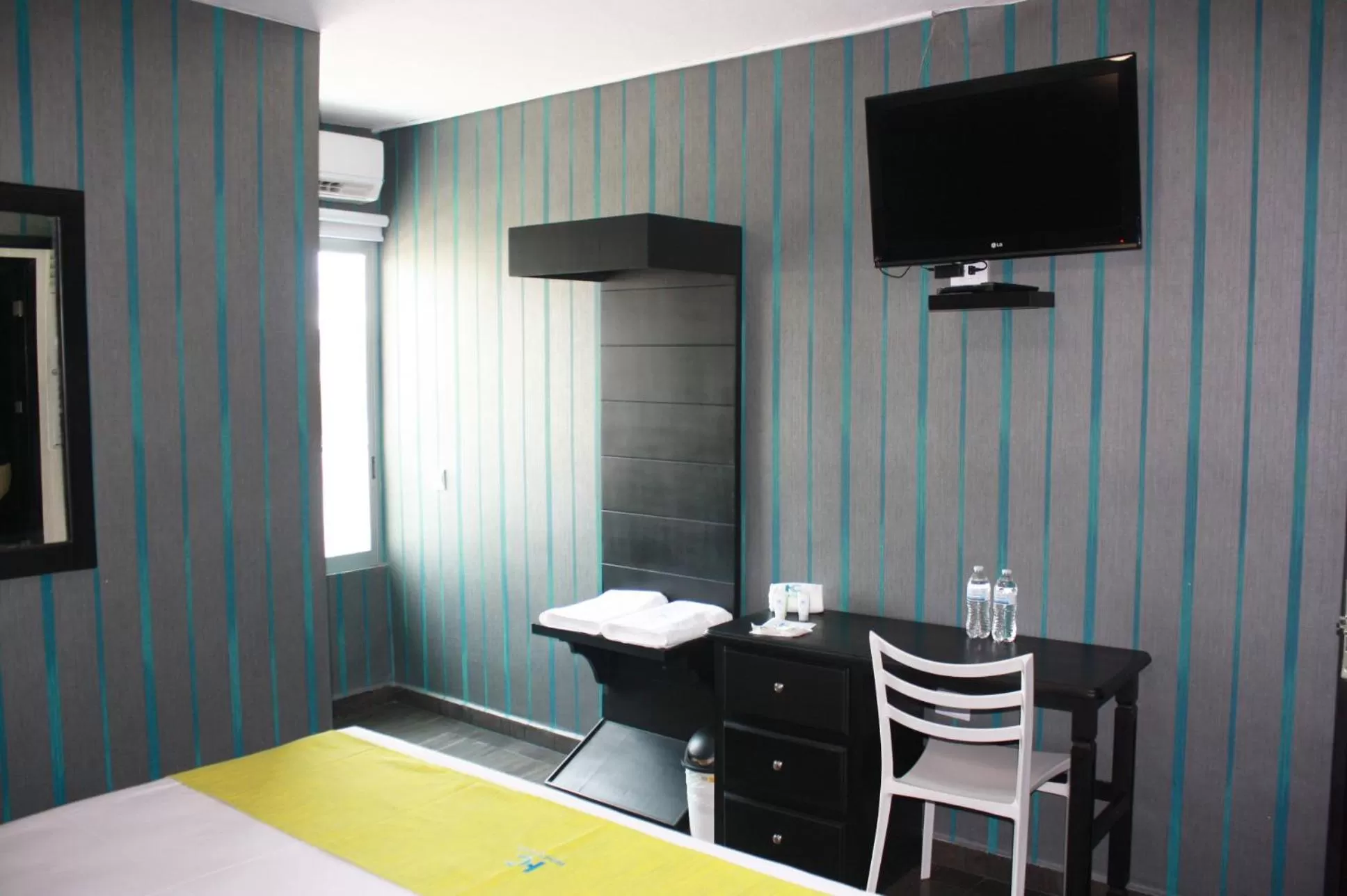 Bed in HOTEL CAREYES