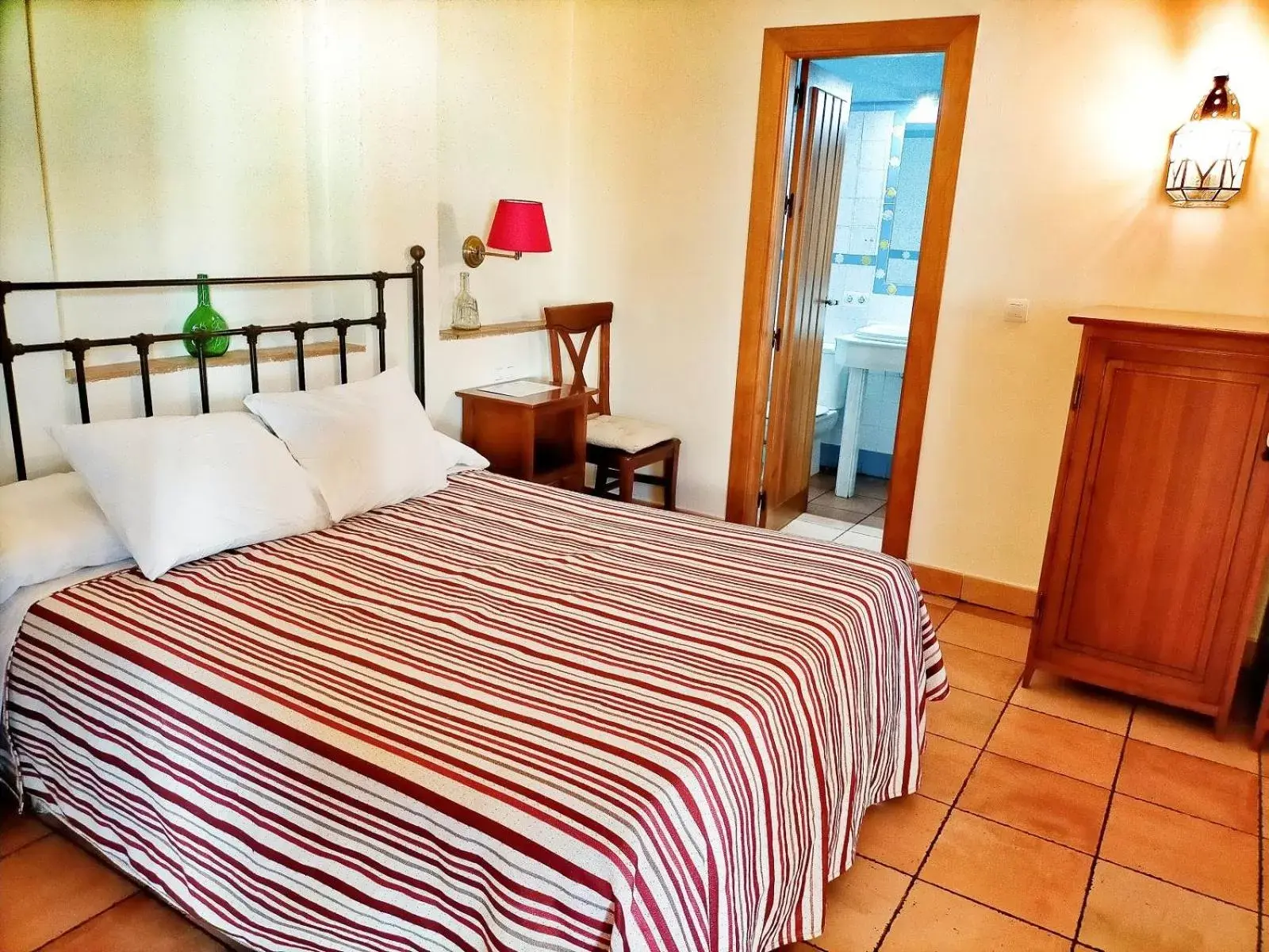 Bedroom, Bed in Abadía Hotel