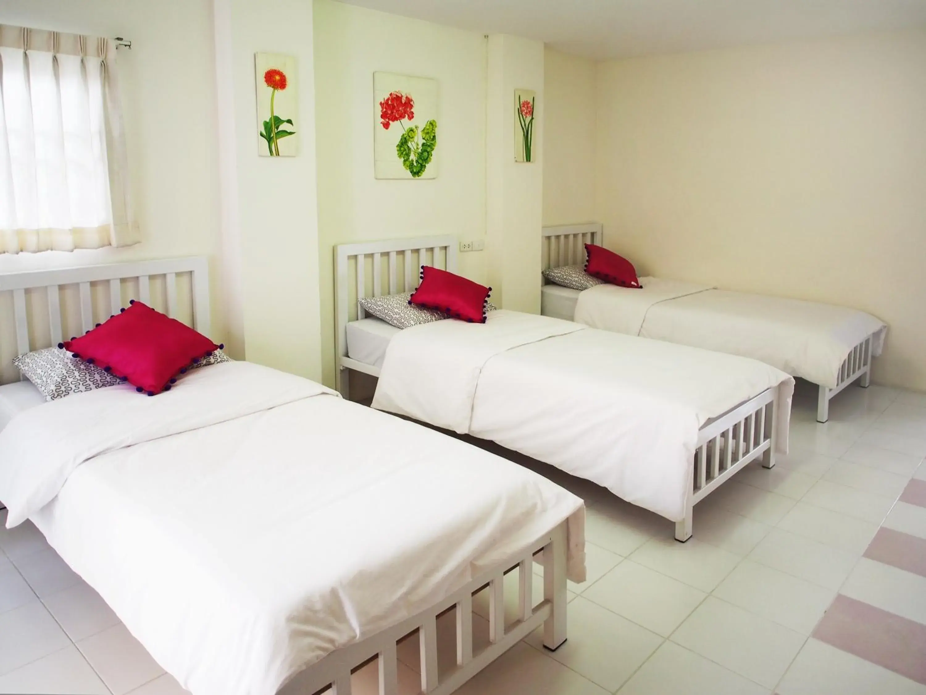 Bed in Thanapa Mansion (Donmuang Airport)