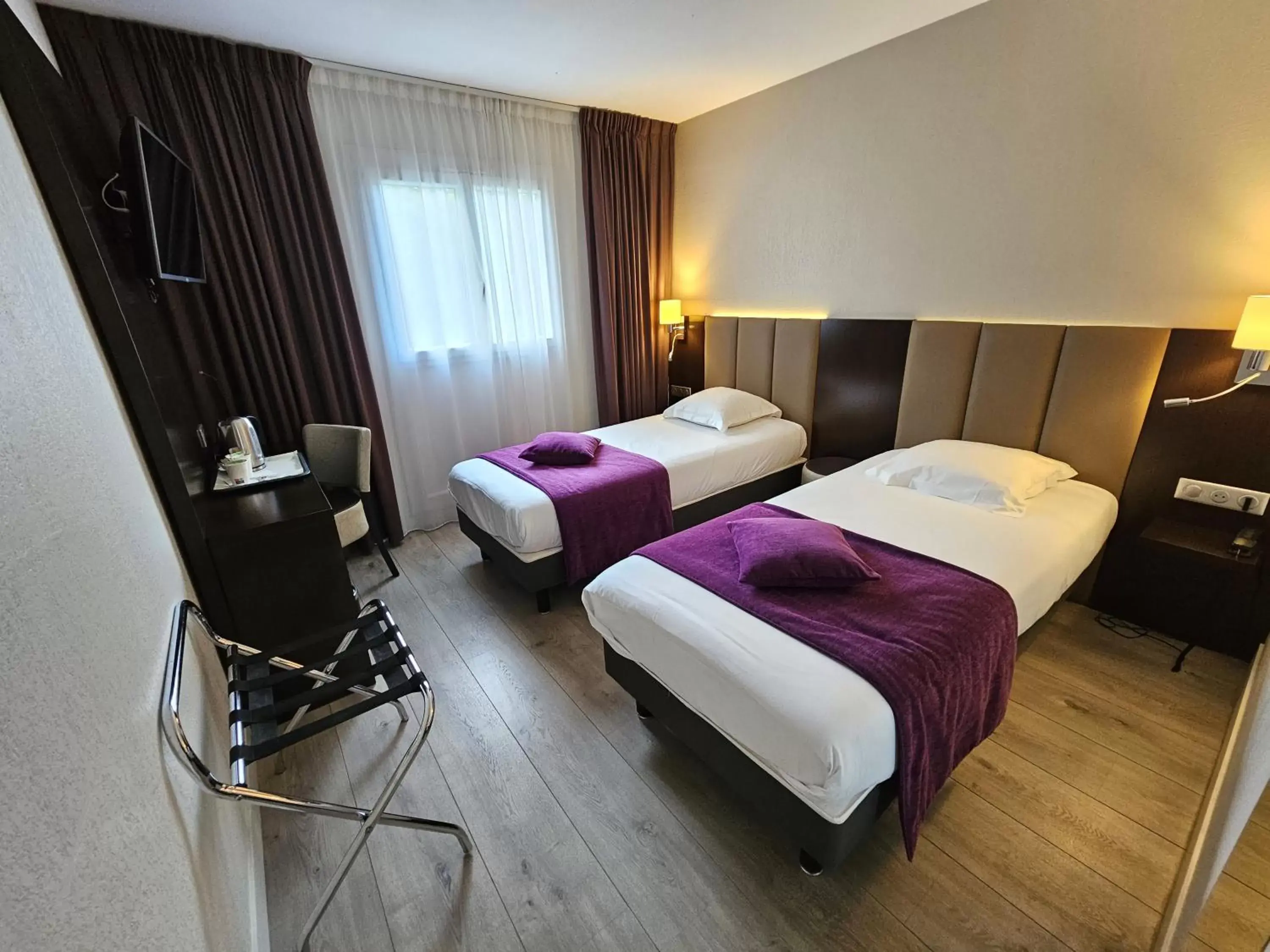 Bedroom, Bed in Best Western Terre de Provence