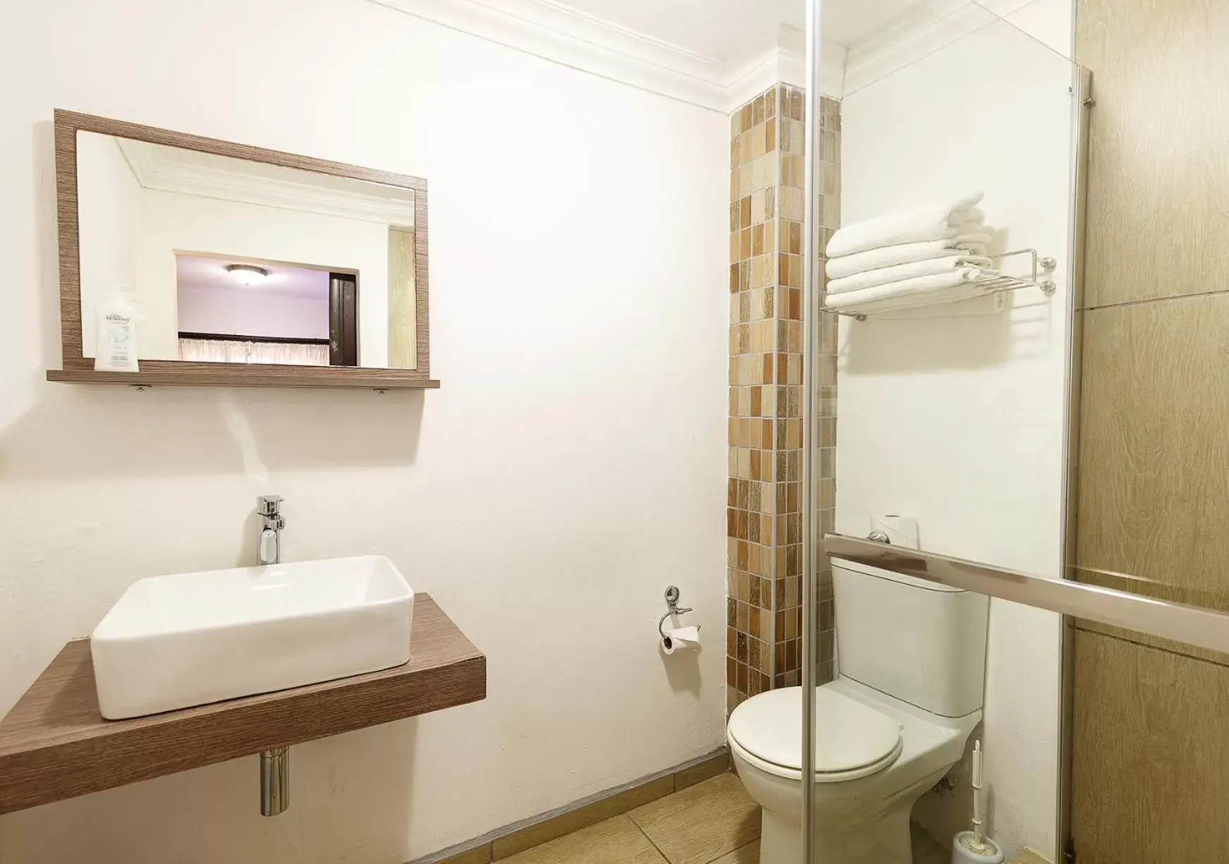 Two-Bedroom Suite - single occupancy in My Den Bed and Breakfast Pty Ltd Two-Bedroom Suite - single occupancy in My Den Bed and Breakfast Pty Ltd