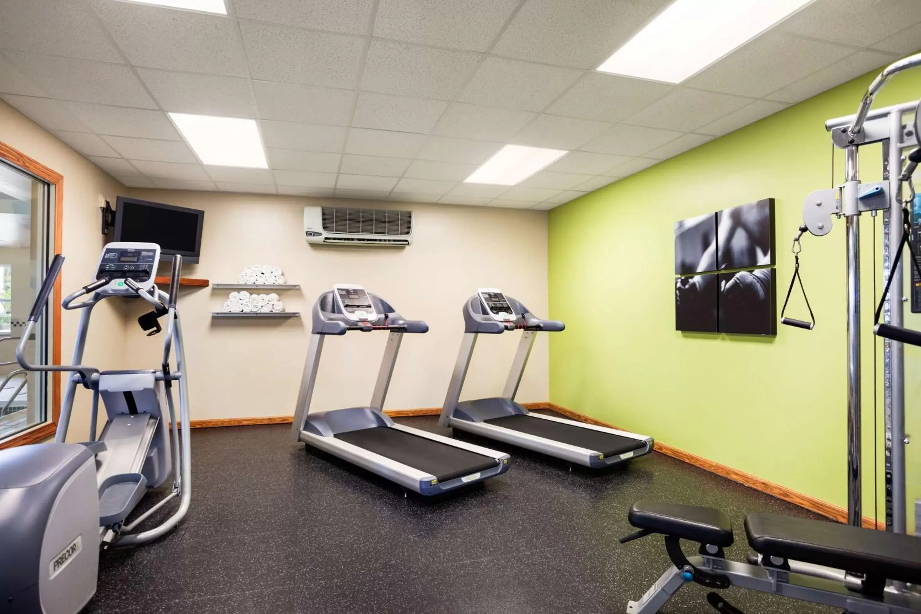 Activities, Fitness Center/Facilities in Country Inn & Suites by Radisson, Ithaca, NY