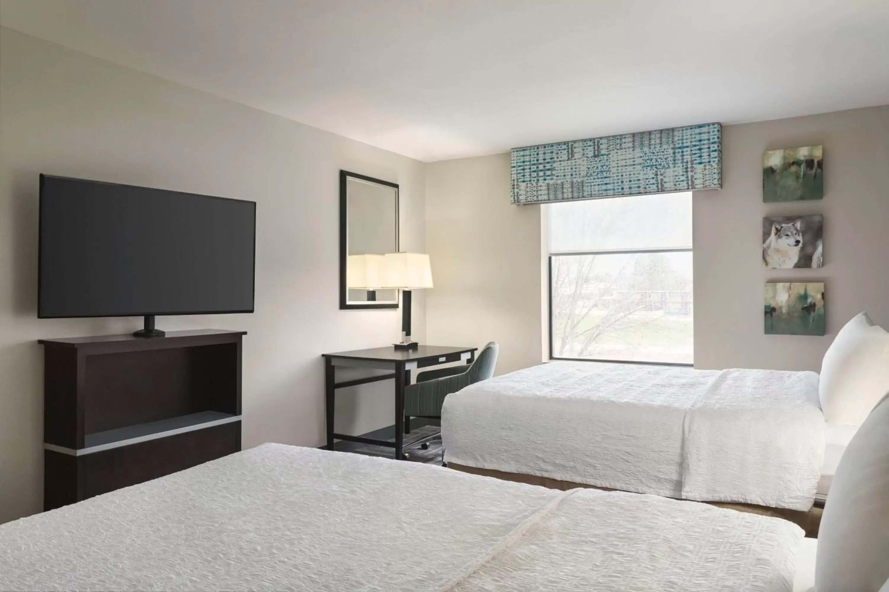 Bedroom, Bed in Hampton Inn New Albany