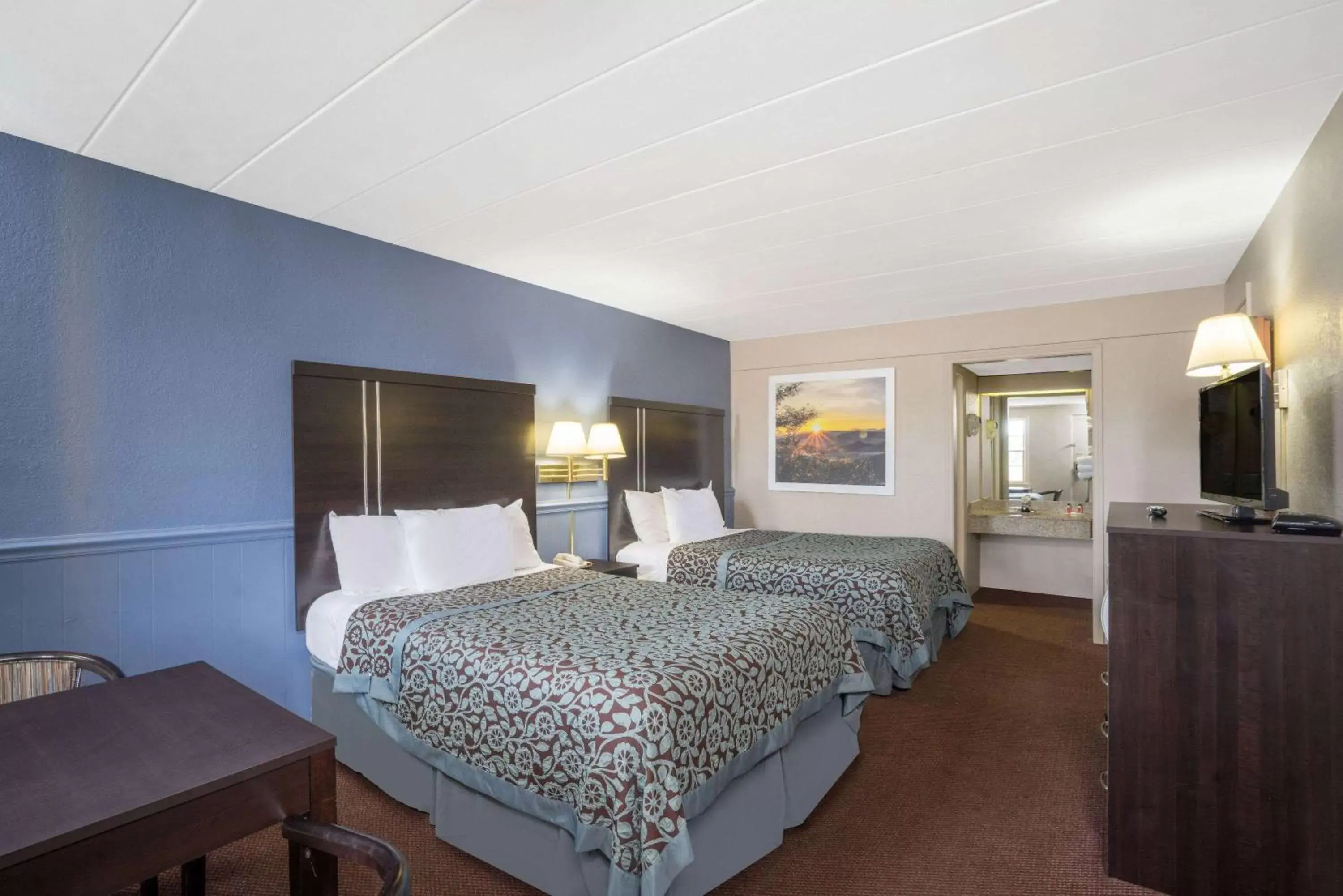 Photo of the whole room, Bed in Days Inn by Wyndham Lincolnton Photo of the whole room, Bed in Days Inn by Wyndham Lincolnton