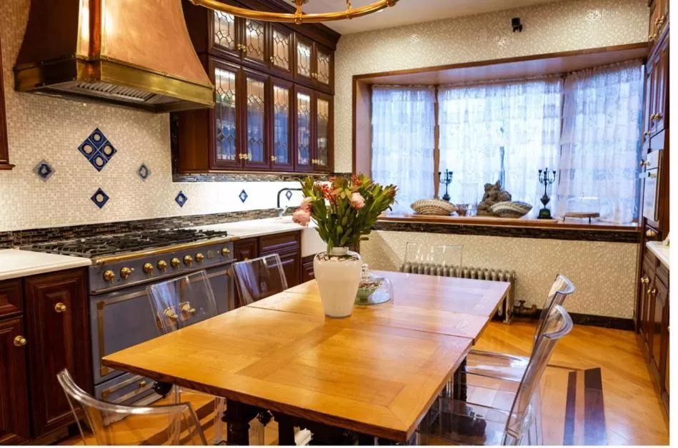 Property building, Kitchen/Kitchenette in Northern Lights Mansion