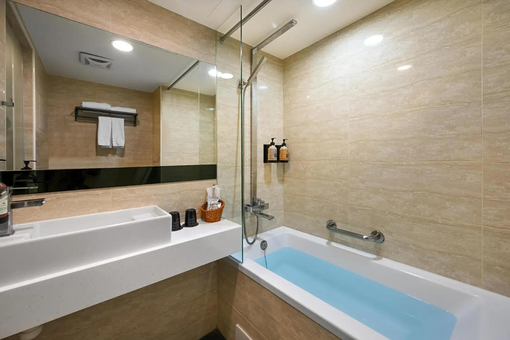 Bathroom in Ximen Hedo Hotel Kaifeng, Taipei