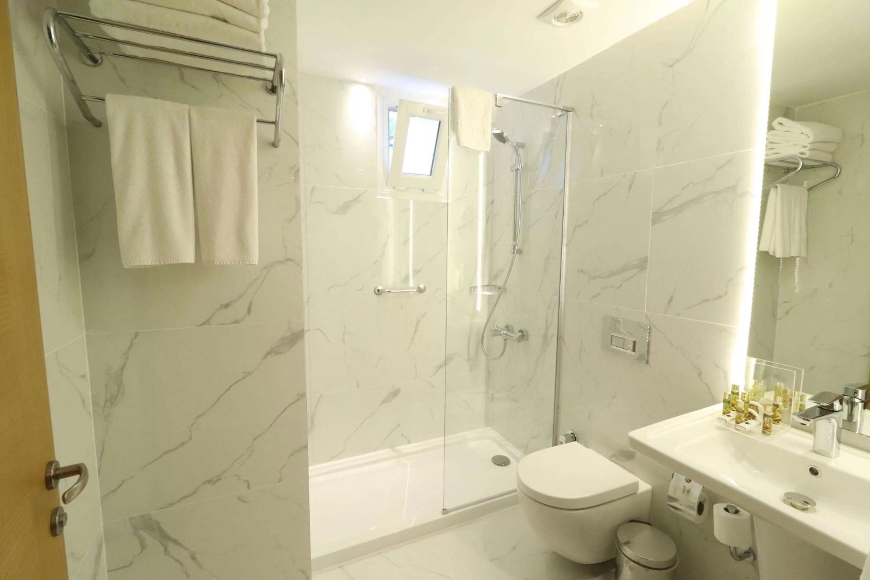 Photo of the whole room in La Quinta by Wyndham Bodrum