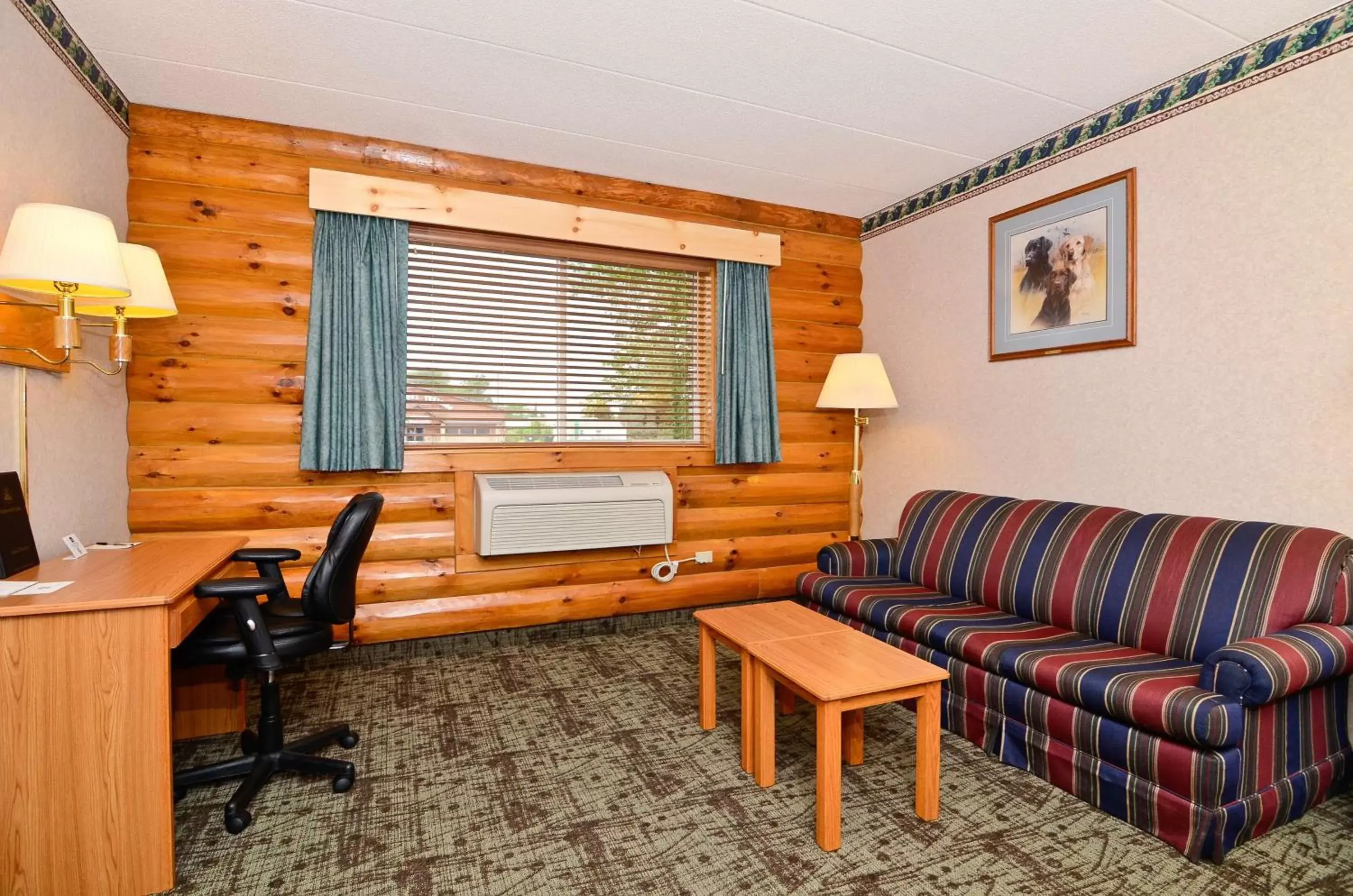 Photo of the whole room, Seating Area in Best Western Northwoods Lodge